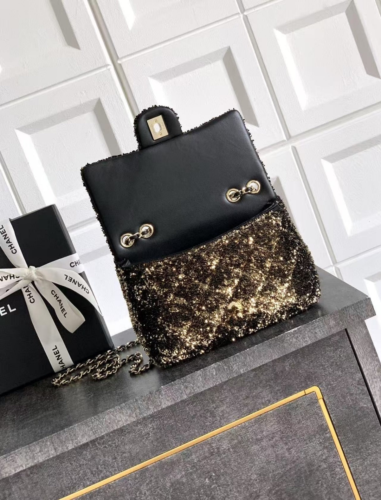 CC 20 SEQUINS FLAP BAG IN BLACK MIX BROWN