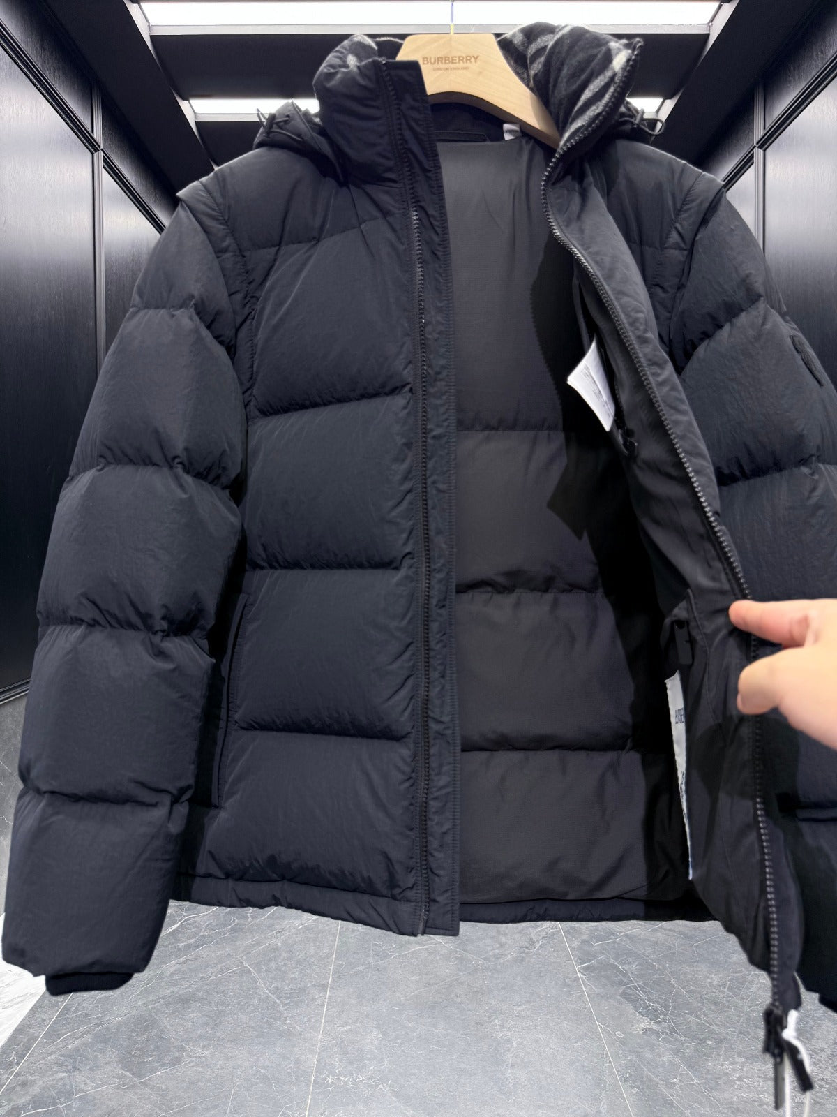 BURBERRY PUFFER JACKET IN BLACK STYLE 32565