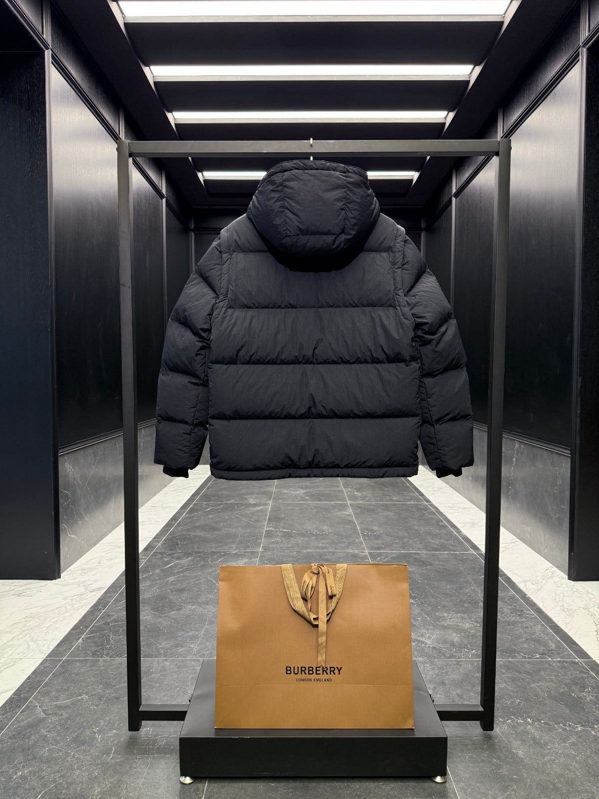 BURBERRY PUFFER JACKET IN BLACK STYLE 32565