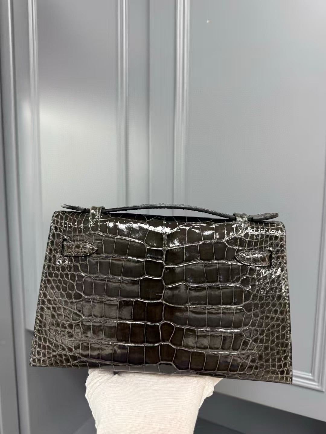 HM KELLY MINI 22 IN BROWN AMERICAN ALLIGATOR SILVER BUCKLE