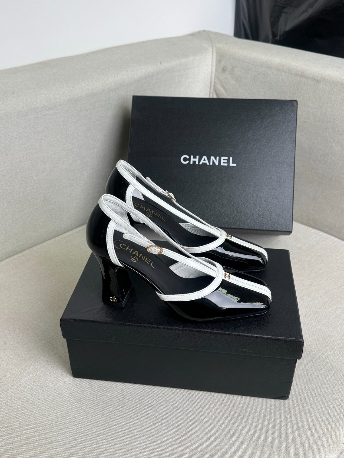 CHANEL 26S MARY JANES 85MM IN BLACK AND WHITE PATENT CAFLSKIN
