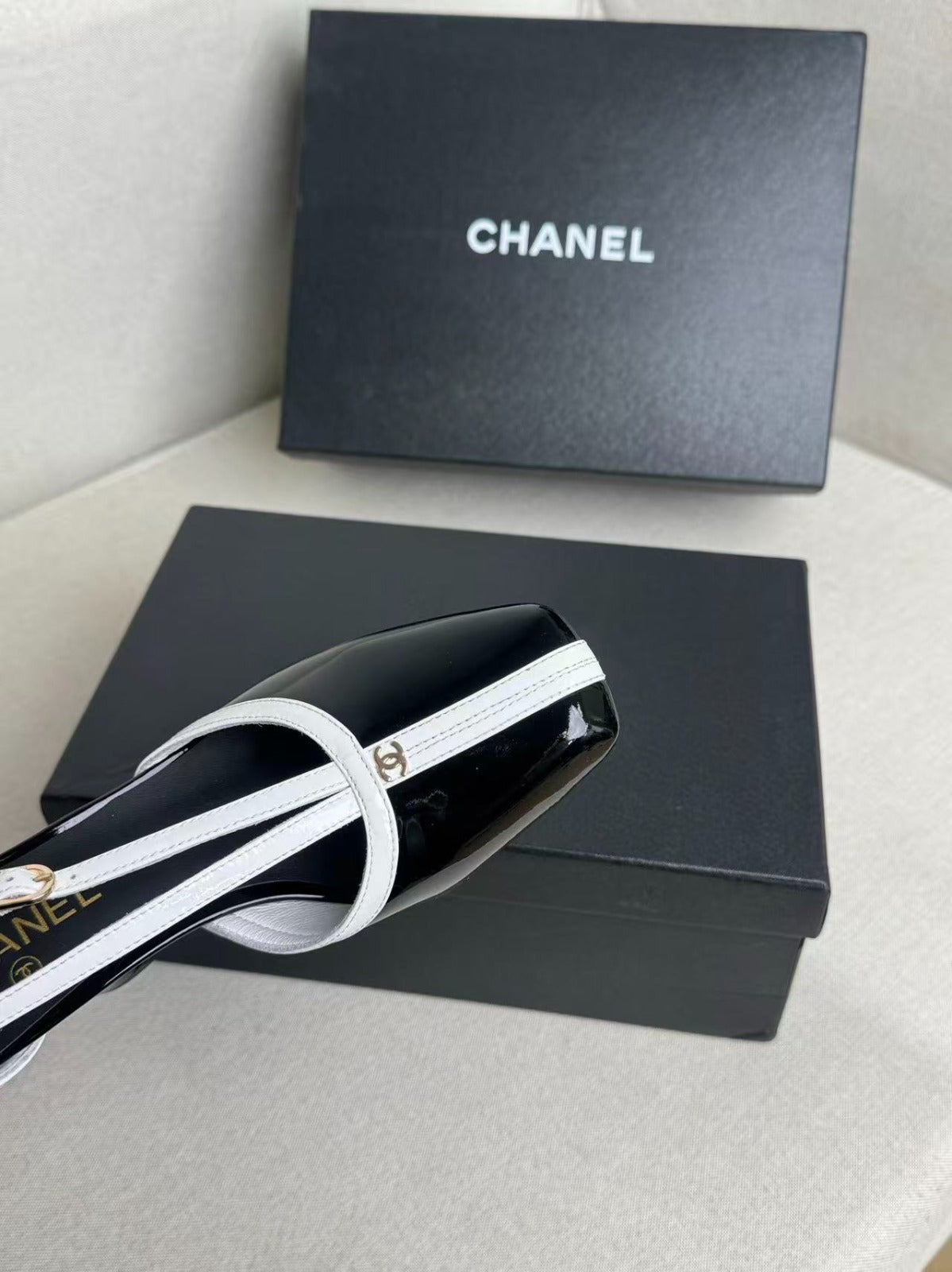 CHANEL 26S MARY JANES 85MM IN BLACK AND WHITE PATENT CAFLSKIN