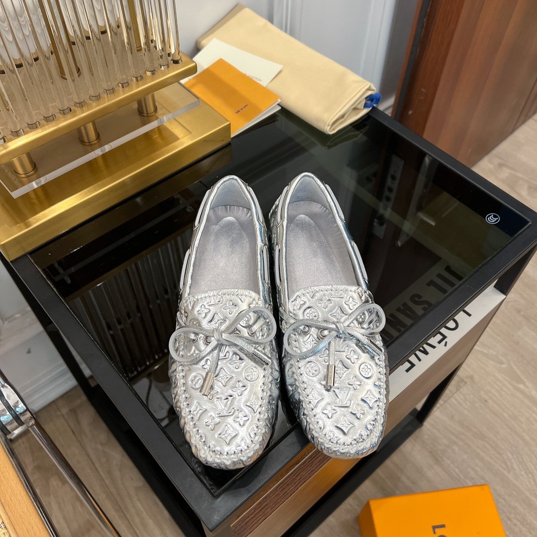 LV GLORIA FLAT LOAFER LOGO STAMPING SILVER