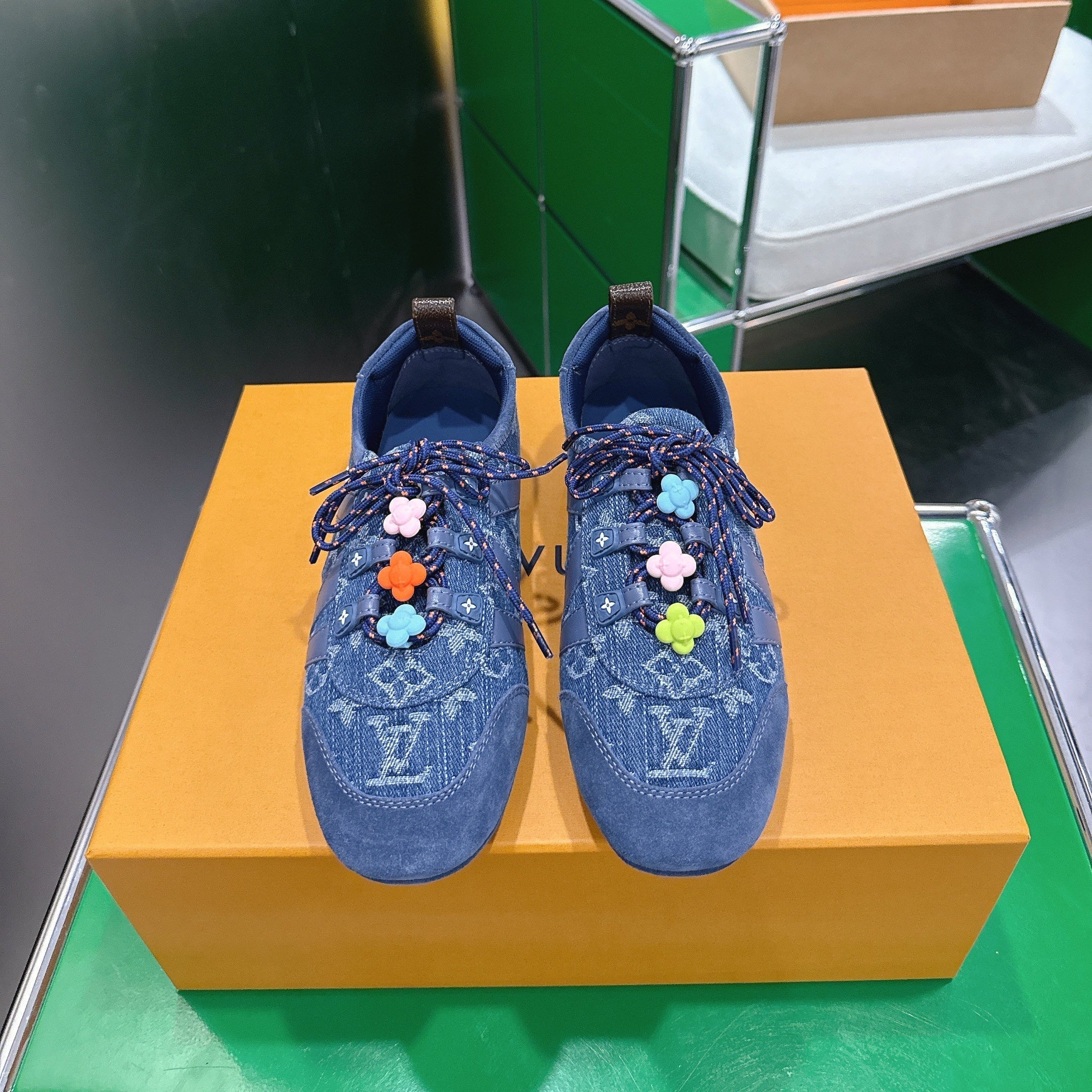 LV 26S SNEAKERS IN BLUE DENIM AND SUEDE WITH FLOWER CHARM