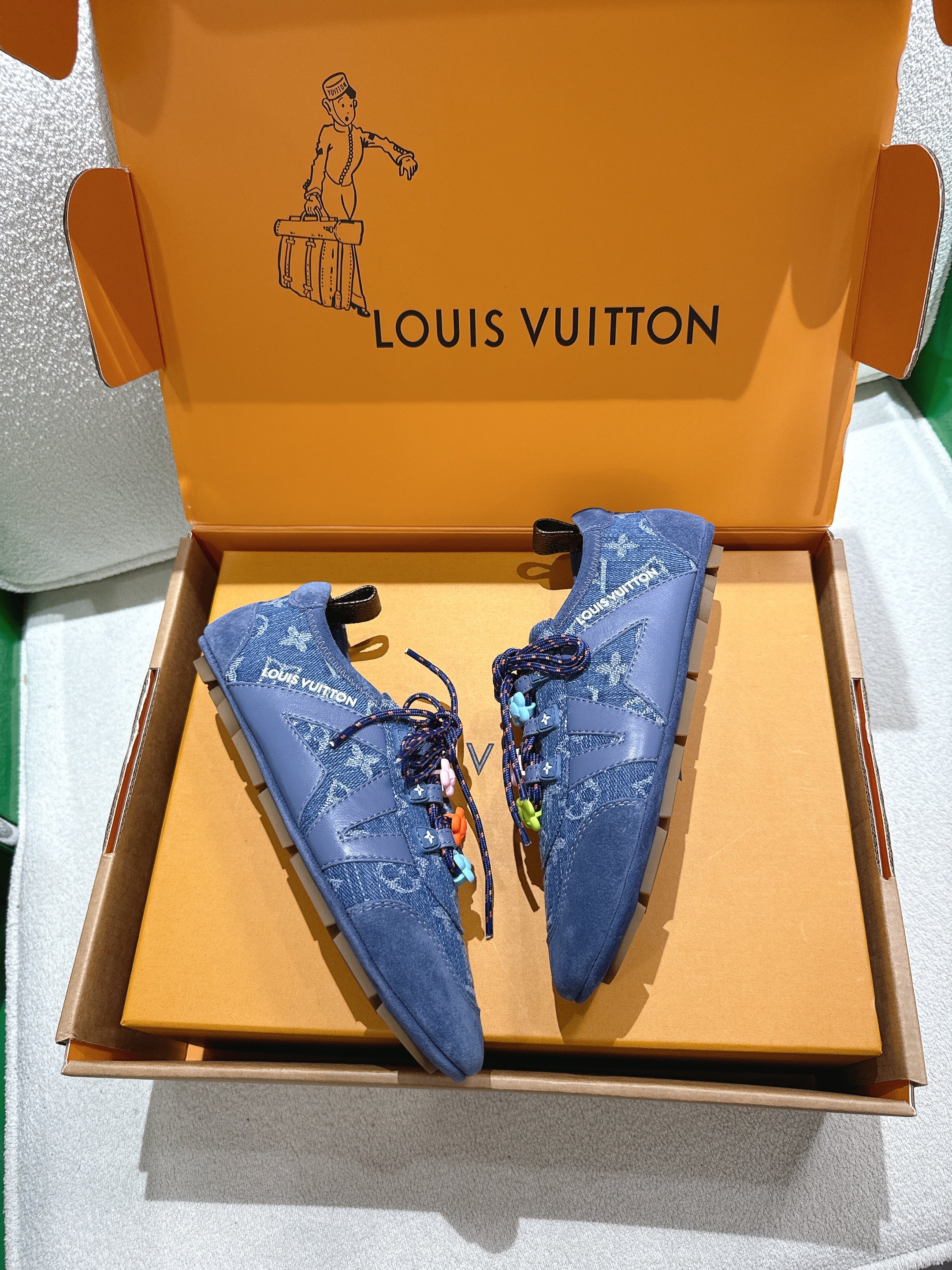 LV 26S SNEAKERS IN BLUE DENIM AND SUEDE WITH FLOWER CHARM