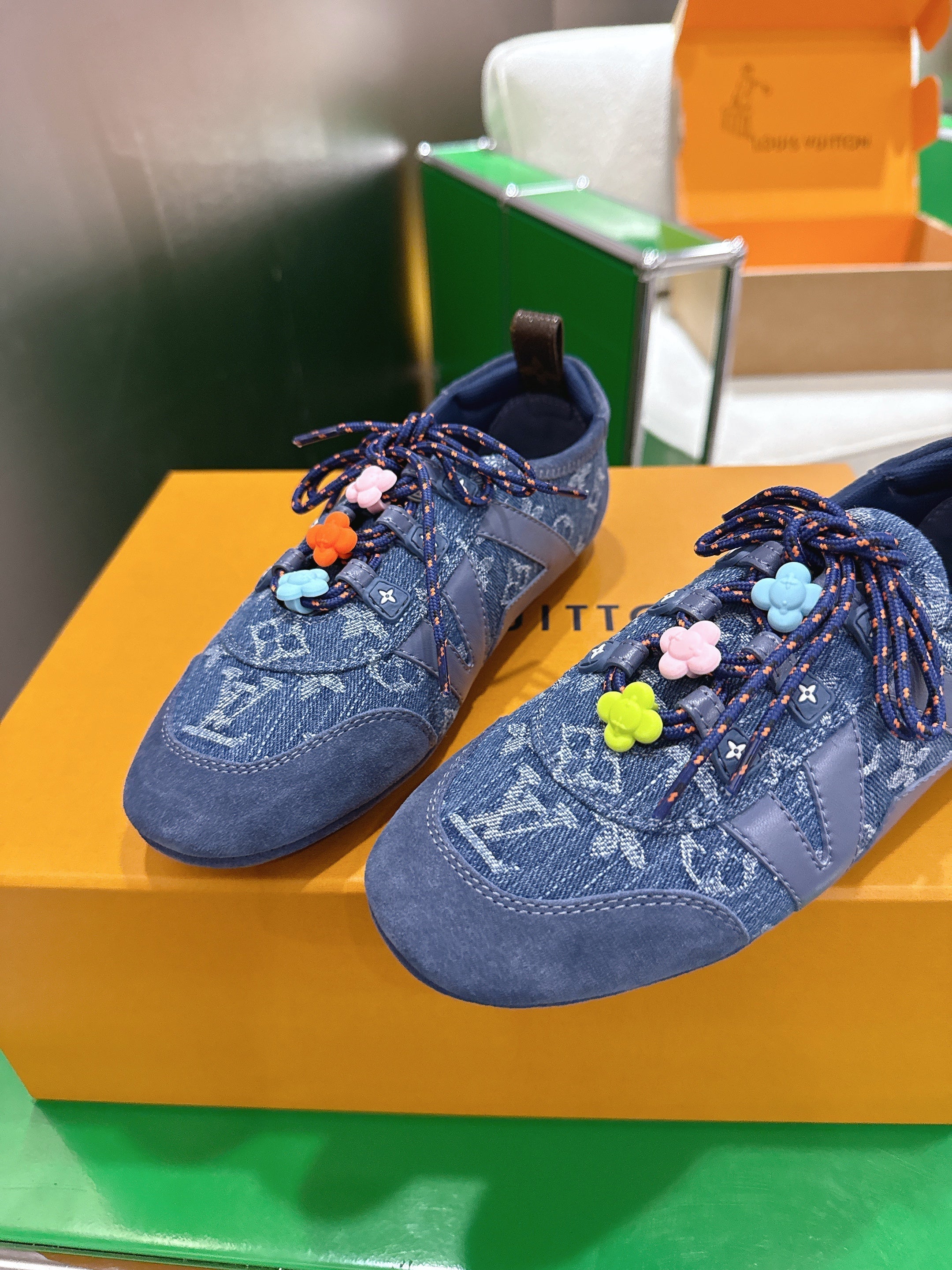 LV 26S SNEAKERS IN BLUE DENIM AND SUEDE WITH FLOWER CHARM