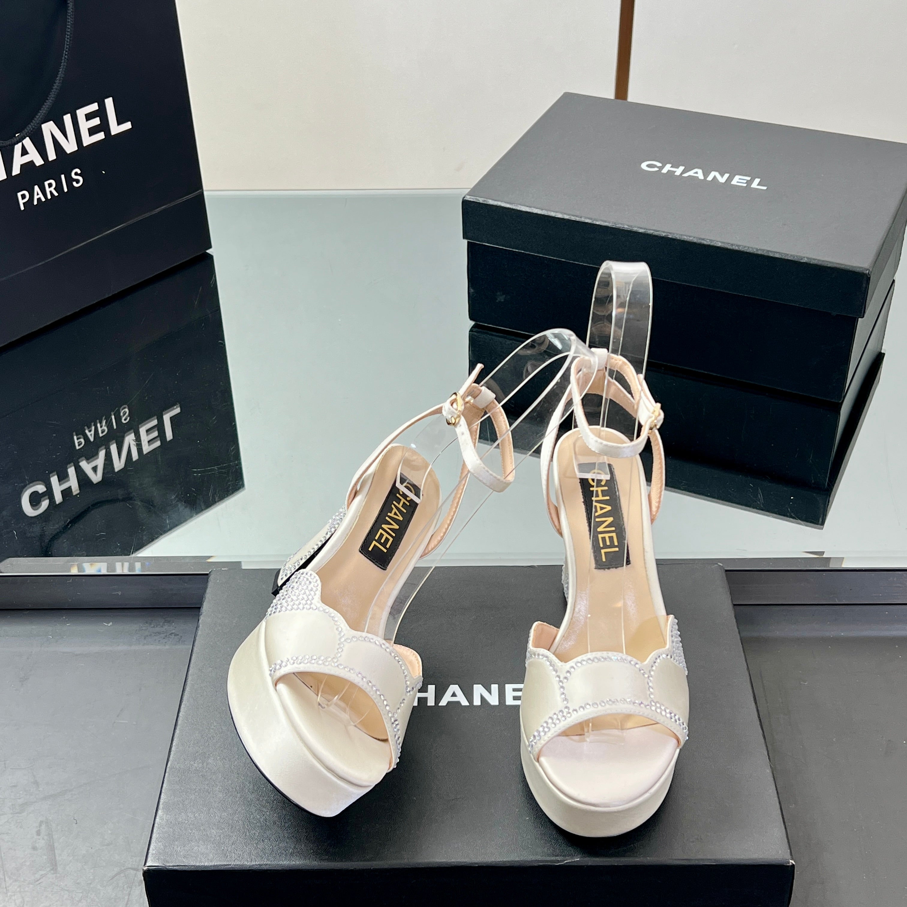 HIGH HEELS SANDAL 90 MM IN WHITE CALFSKIN AND STONE