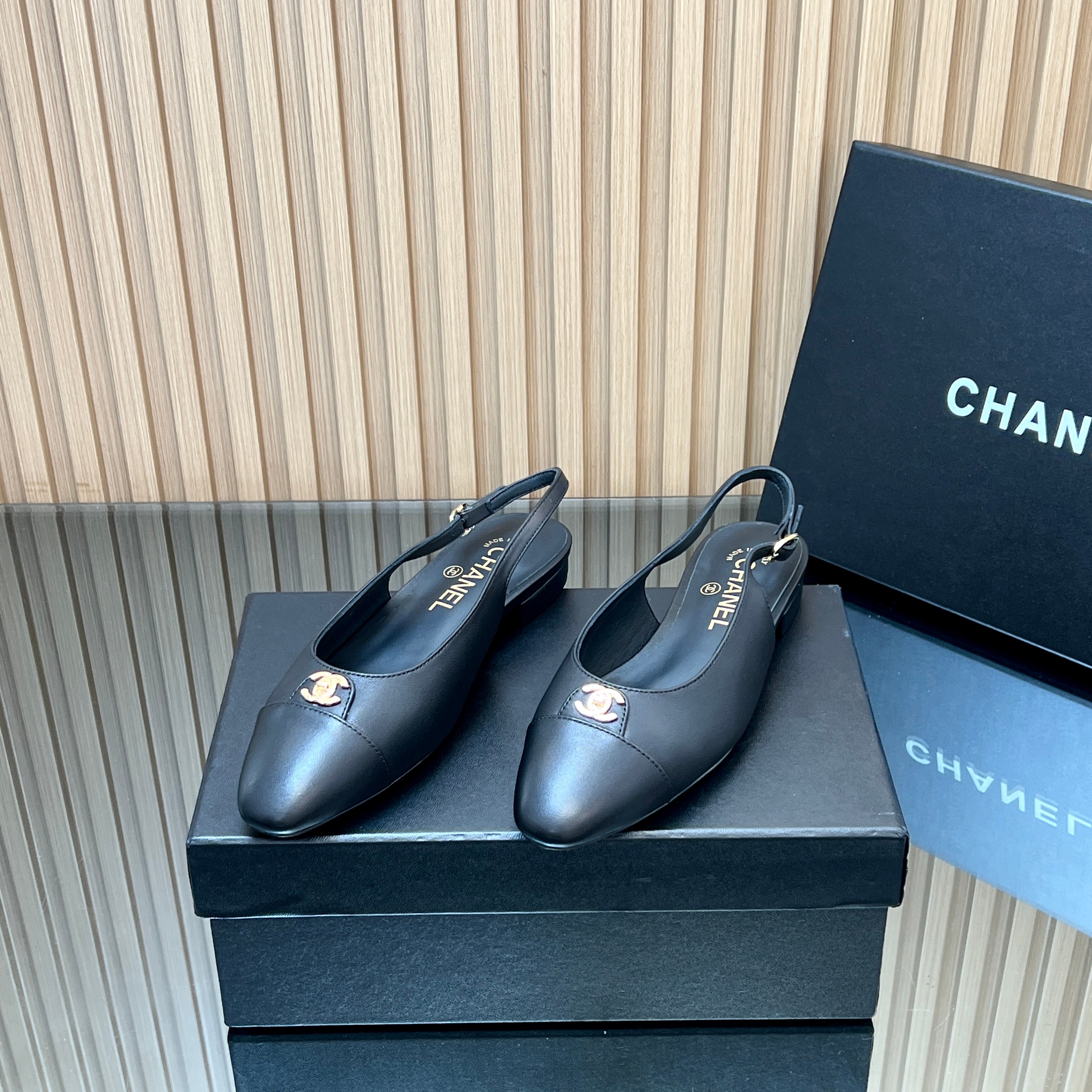 CHANEL 25S SLINGBACK FLATS IN BLACK CALFSKIN GOLD HARDWRE