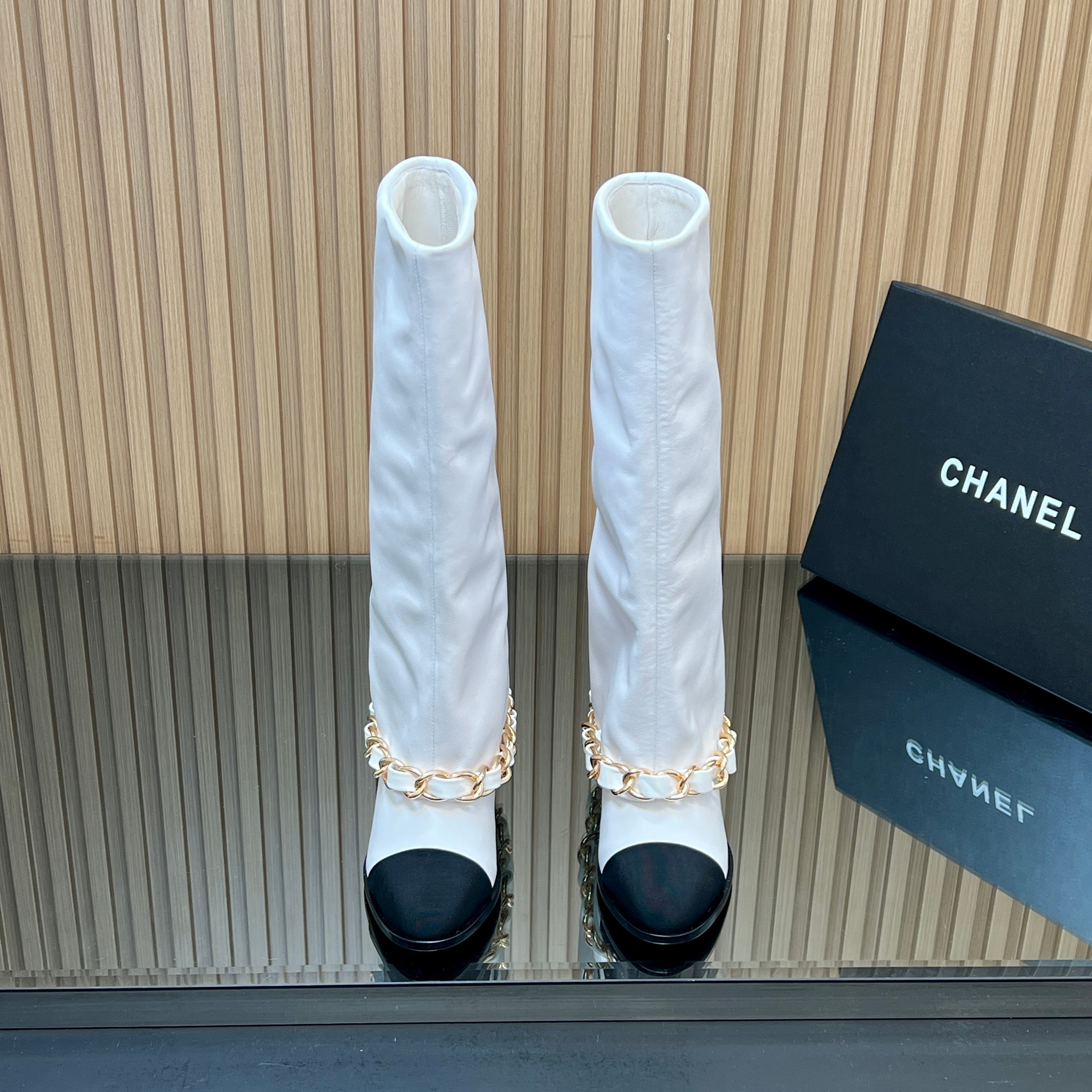 CHANEL 25S KNEE-HIGH HEELED BOOTS 65MM IN WHITE CALFSKIN GOLD HARDWRE