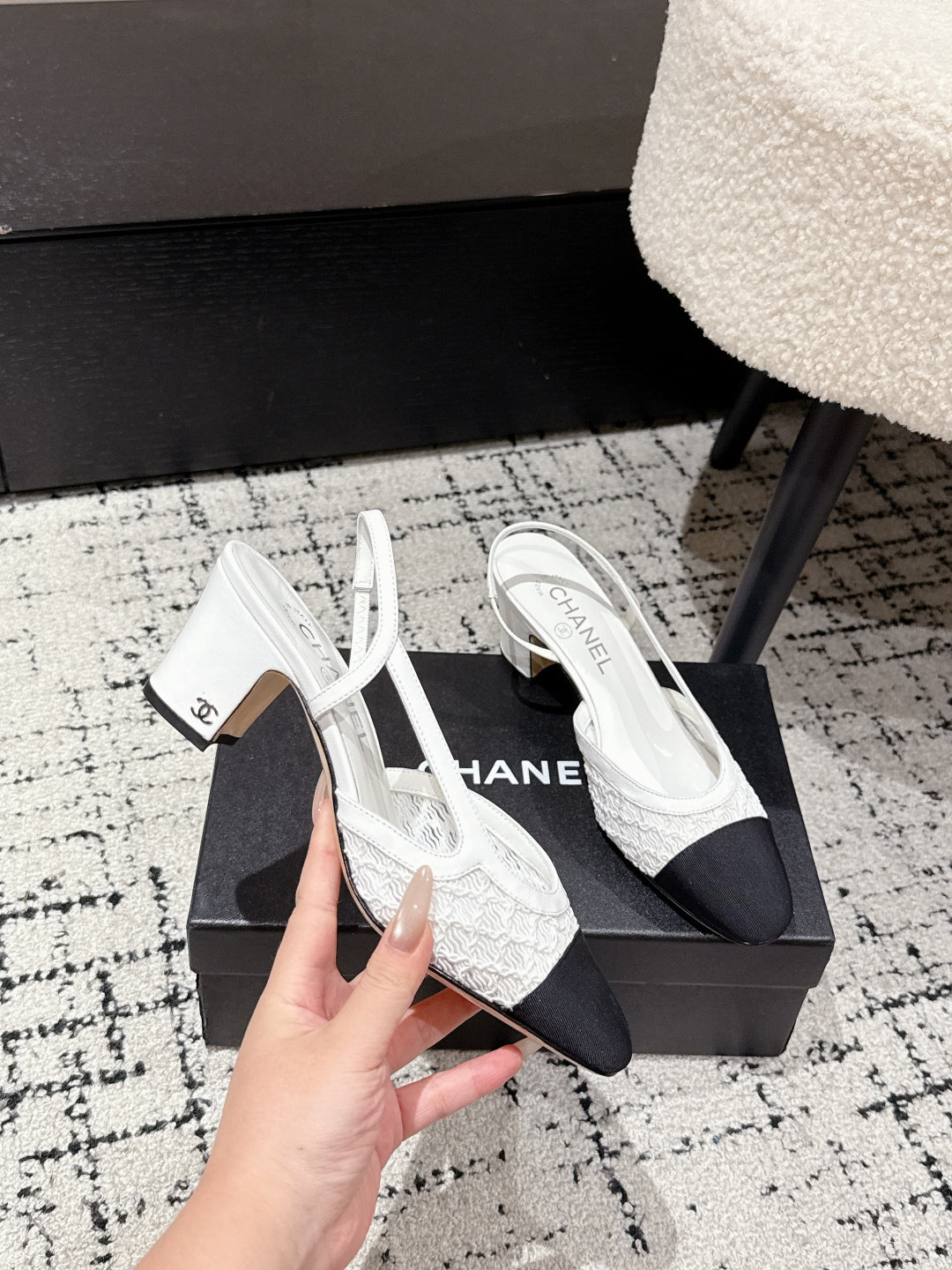 HIGH SLINGBACK 25S IN WHITE FABRIC AND BLACK CALFSKIN CANVAS