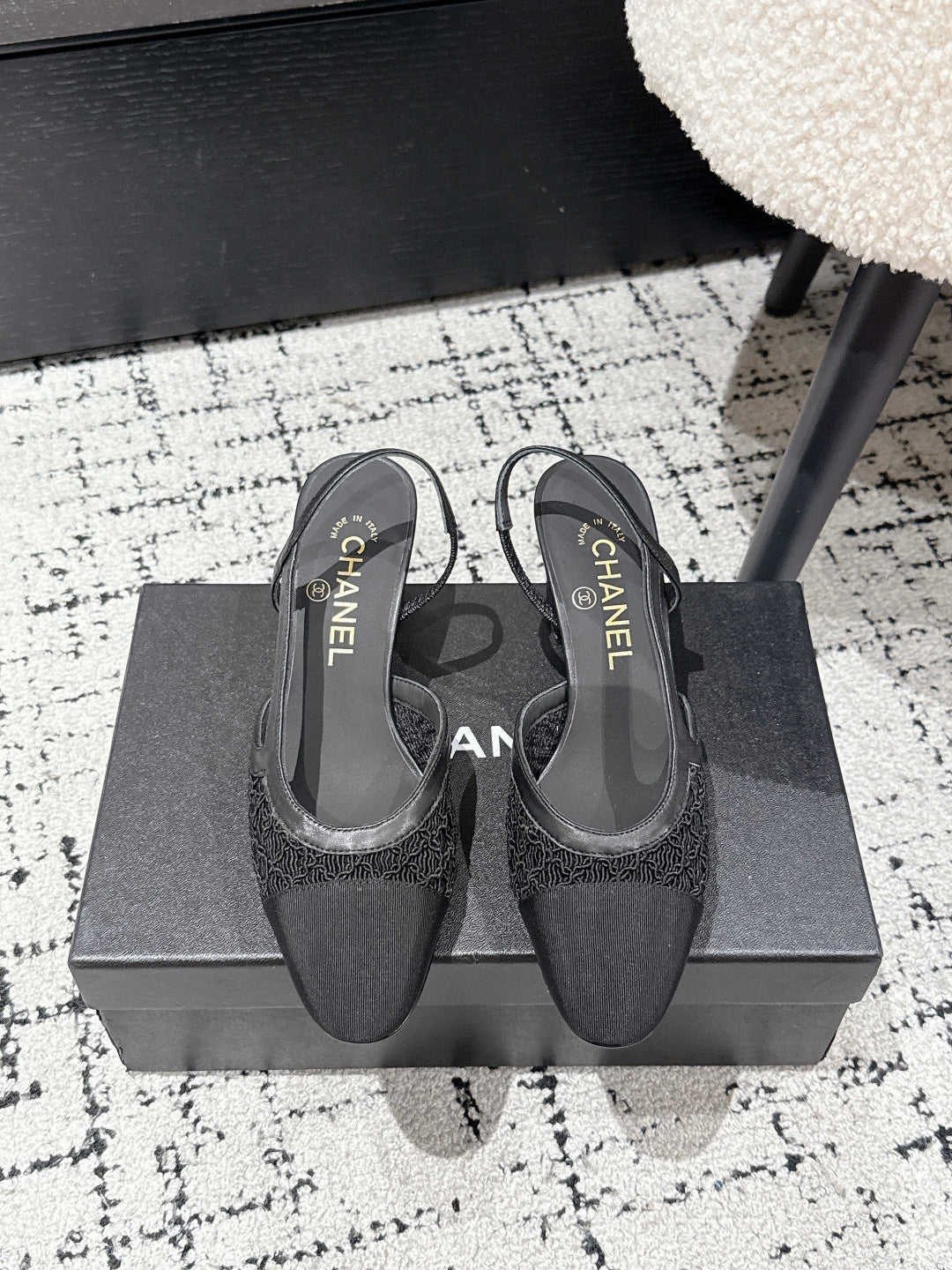 HIGH SLINGBACK 25S IN BLACK FABRIC AND CALFSKIN