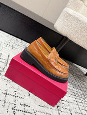 VLTN LOAFER 25S IN BROWN CALFSKIN WITH GOLD HARDWARE