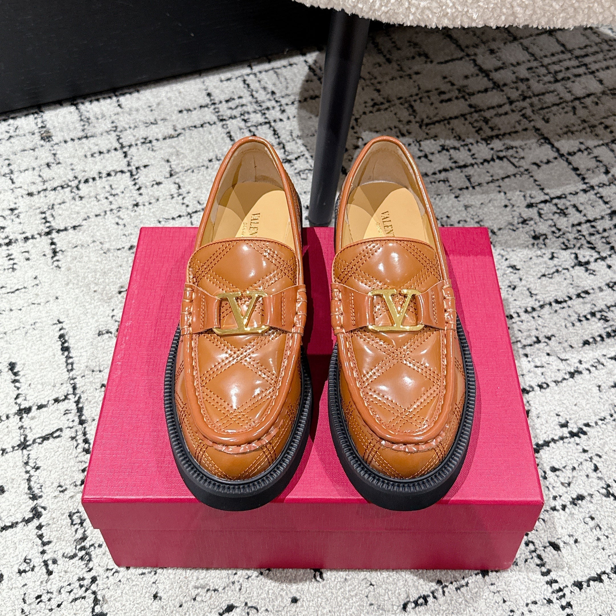 VLTN LOAFER 25S IN BROWN CALFSKIN WITH GOLD HARDWARE