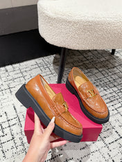VLTN LOAFER 25S IN BROWN CALFSKIN WITH GOLD HARDWARE