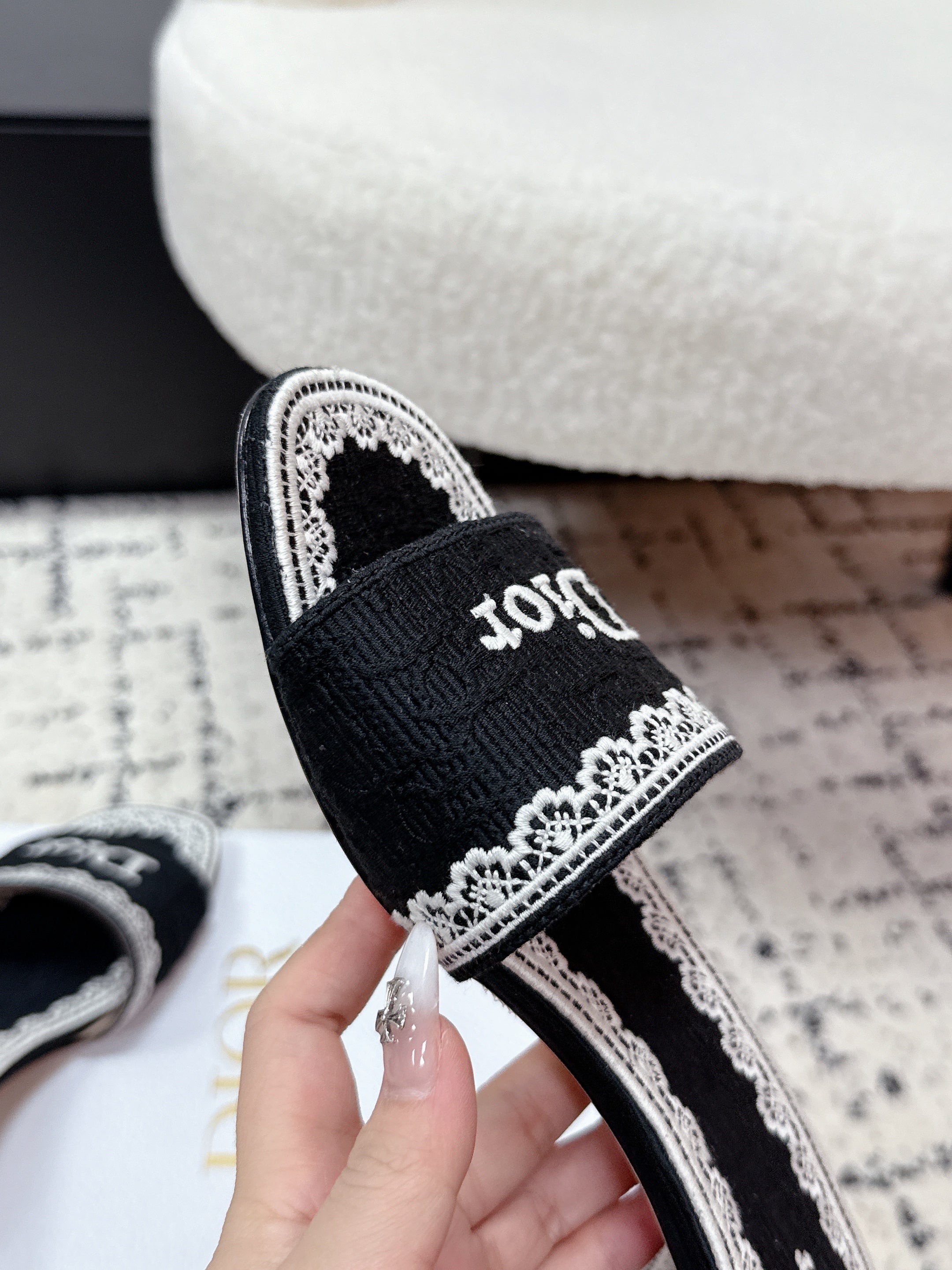 DIOR 26S HIGH HEEL SLIDES IN BLACK AND WHITE EMBOSSED OBLIQUE LACE EMBROIDERY