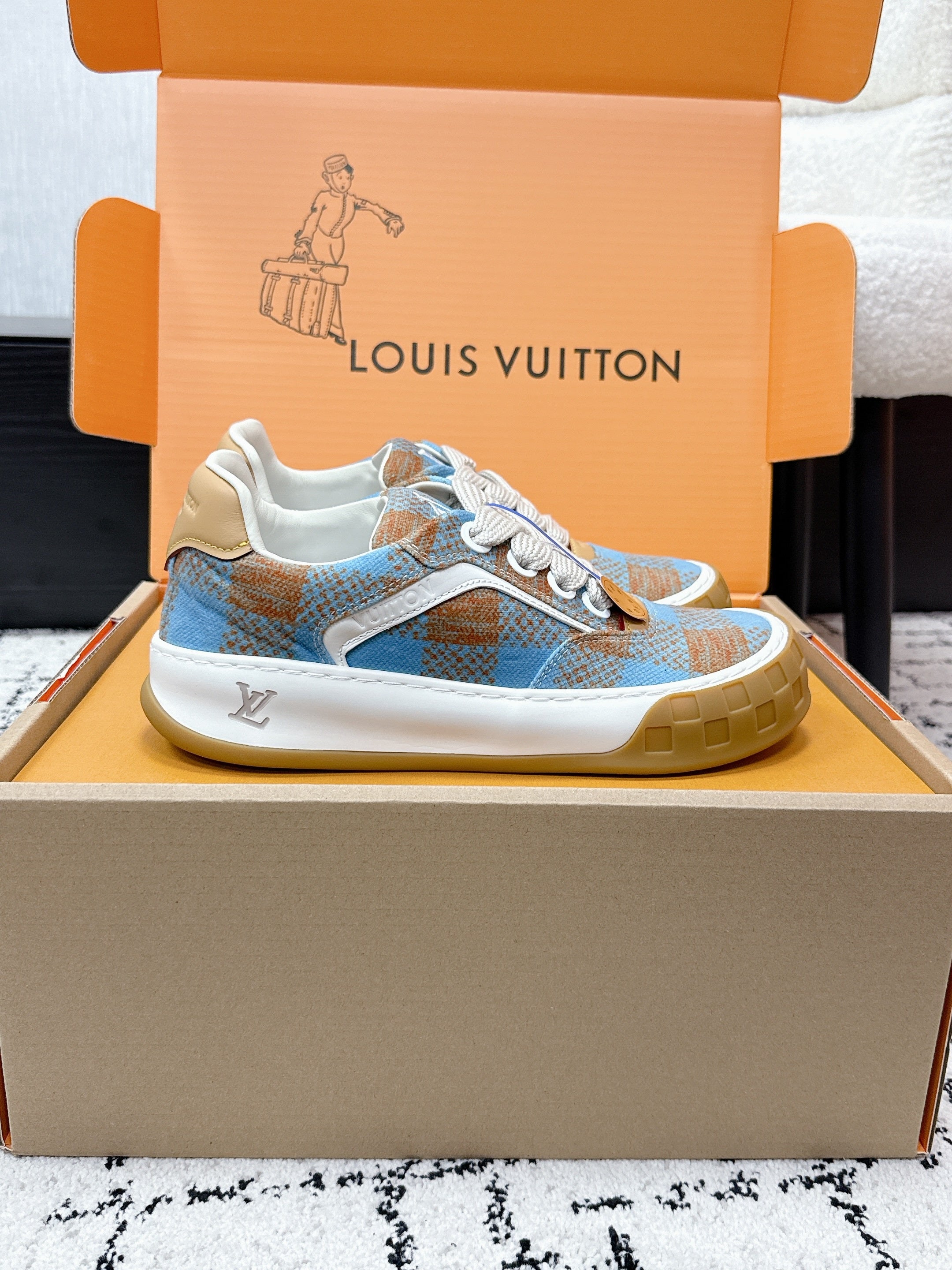 LV 26S TILTED SNEAKERS 40MM IN BLUE FABRIC