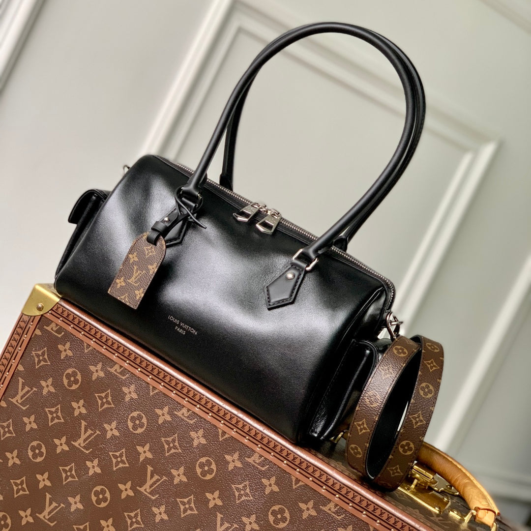 SPEEDY CARGO VIBE 28 IN BLACK LAMBSKIN MONOGRAM LOGO TAG