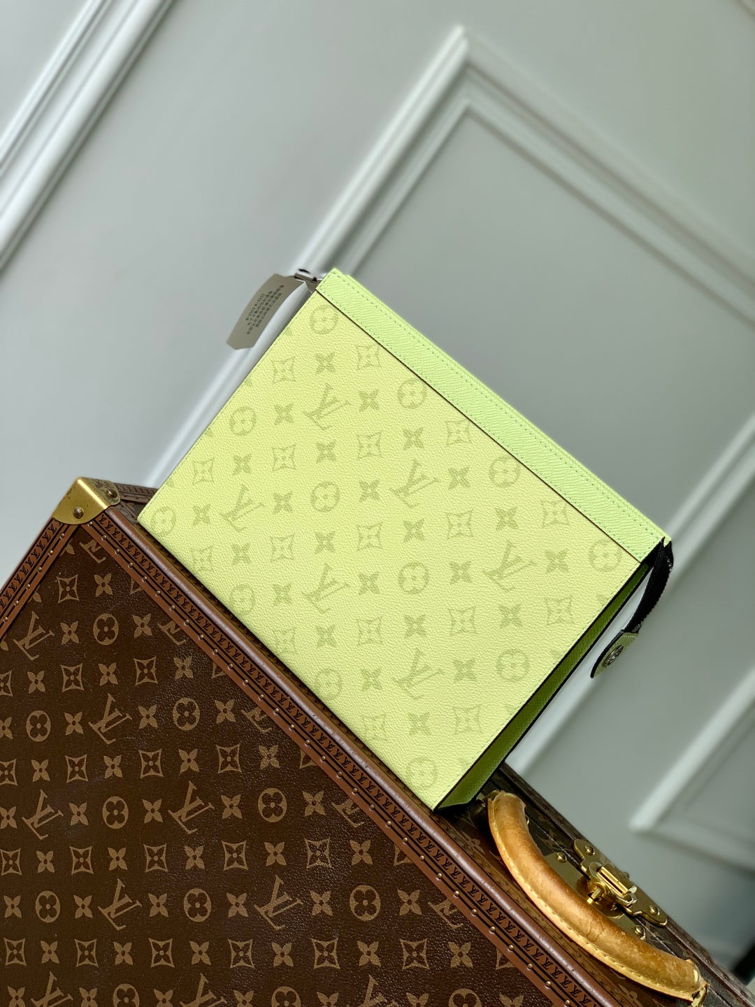 POCHETTE VOYAGE 26 IN LEMON YELLOW MONOGRAM ECLIPSE CALFSKIN