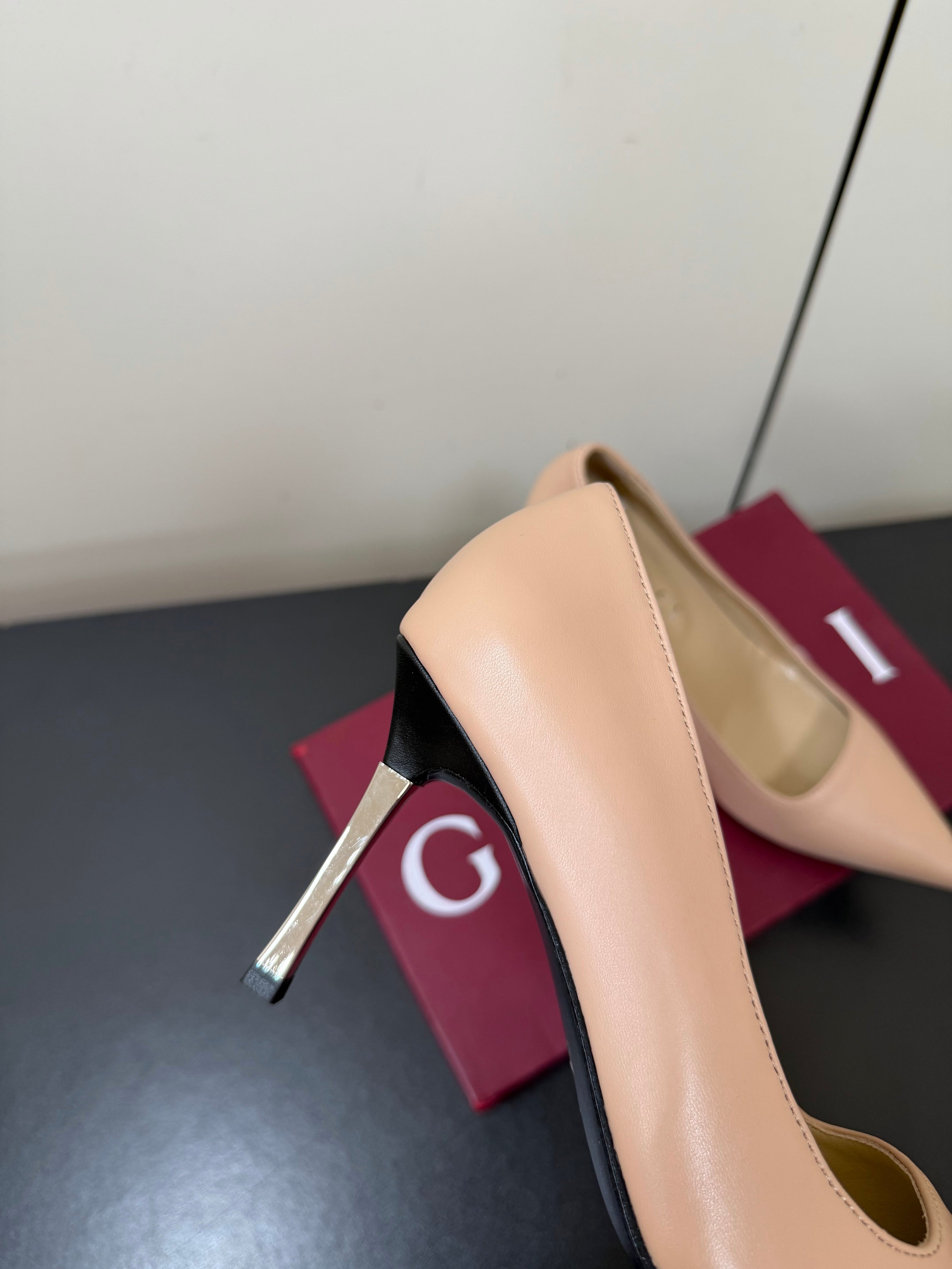 GUCCI 26S POINTED TOE PUMPS 85MM IN NUDE BEIGE CALFSKIN