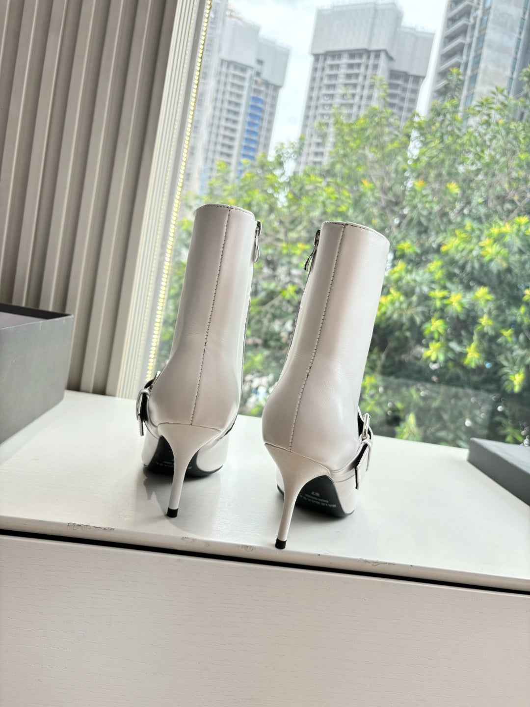 BALENCIAGA 25S ANKLE BOOTS WITH ZIPPER IN WHITE COW LEATHER SILVER HARDWARE