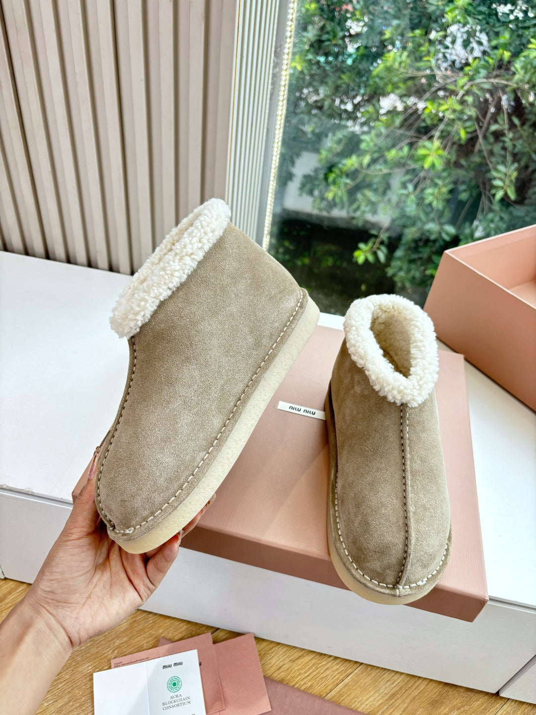 MIUMIU 26S ANKLE BOOTS IN BEIGE SUEDE AND SHEARLING