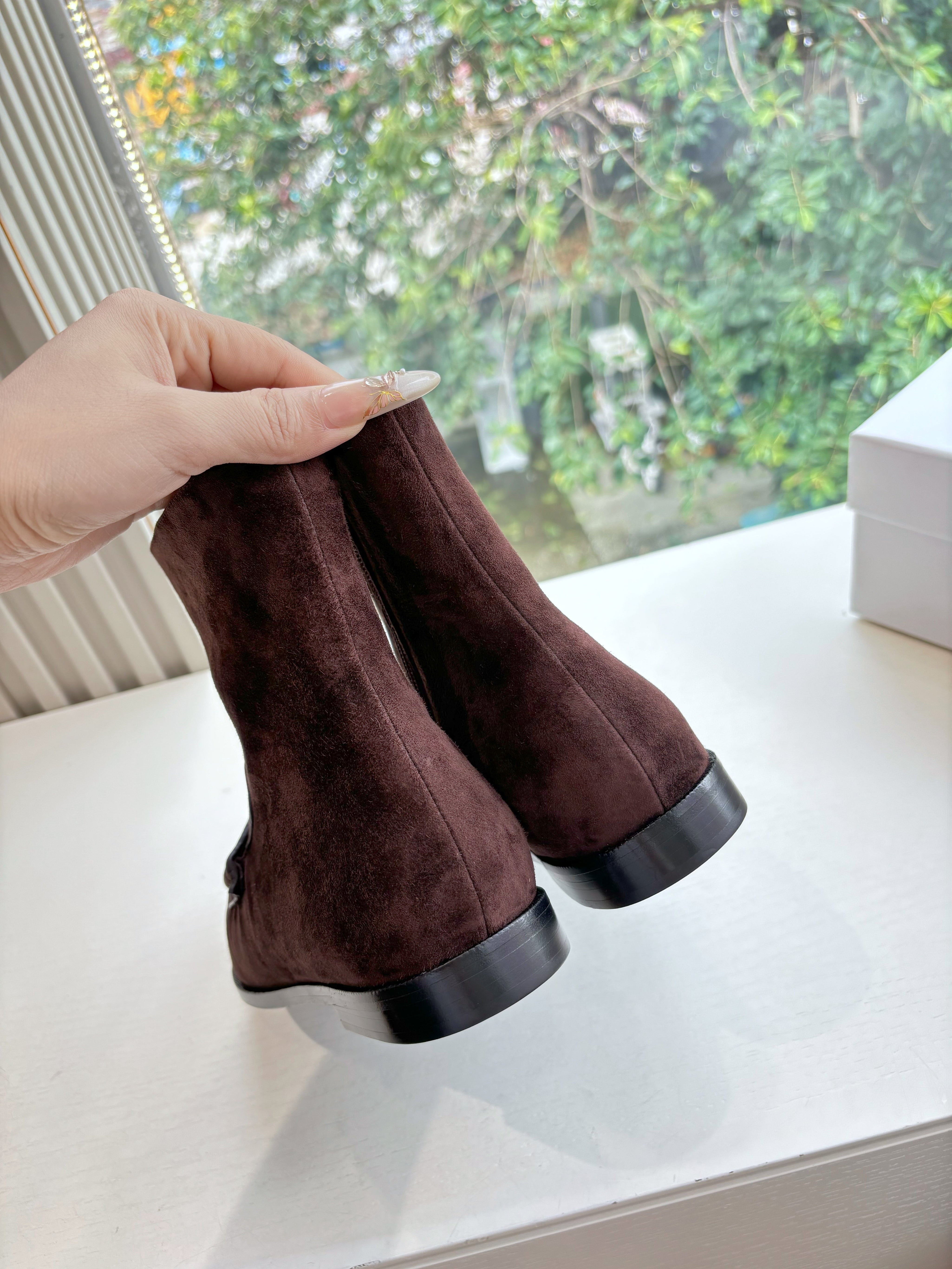 YSL 25S ANKLE FLAT BOOTS IN DARK CHOCOLATE BROWN SUEDE WITH SIDE ZIPPER