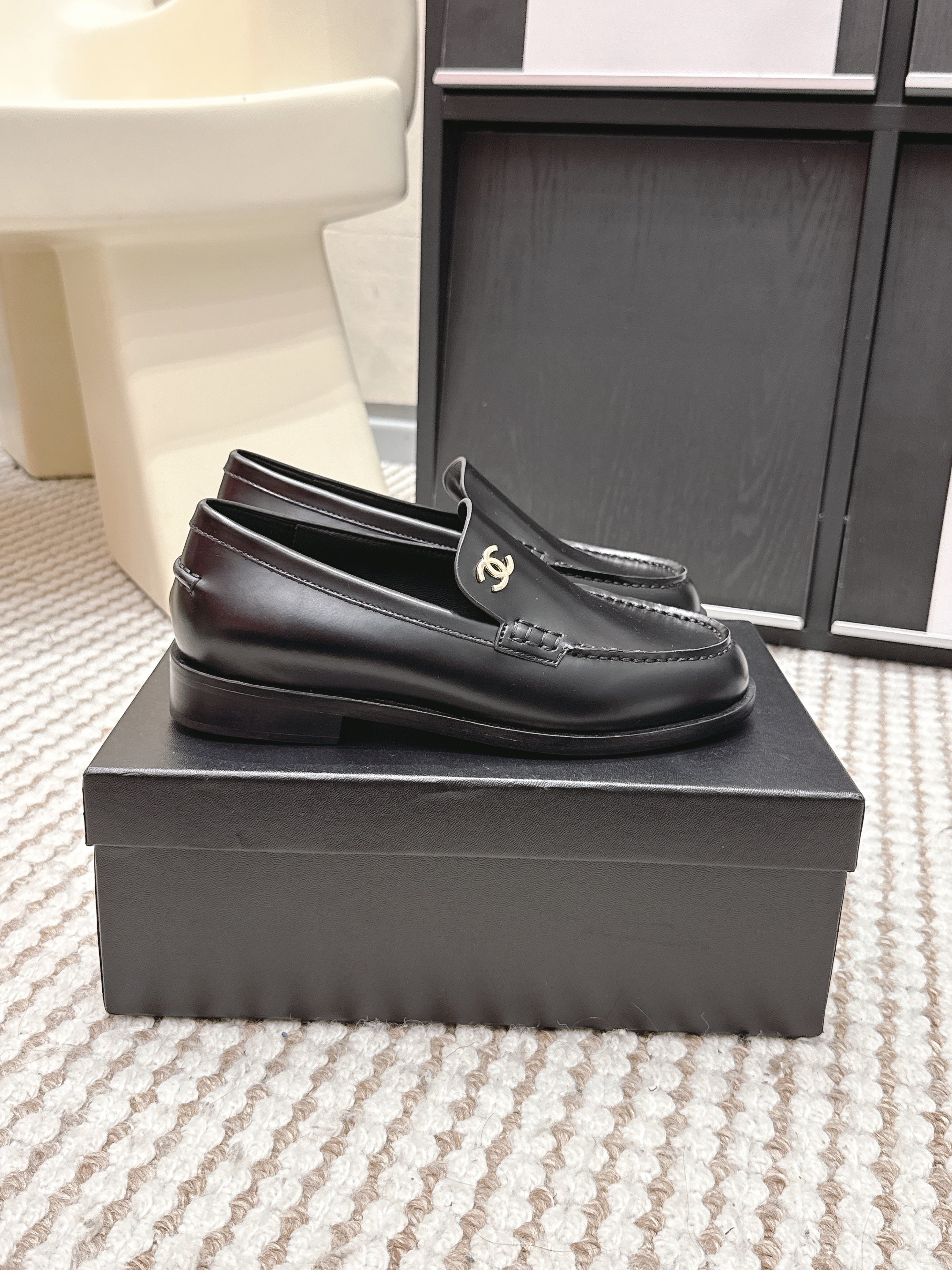 CHANEL 26S LOAFERS IN BLACK CALFSKIN