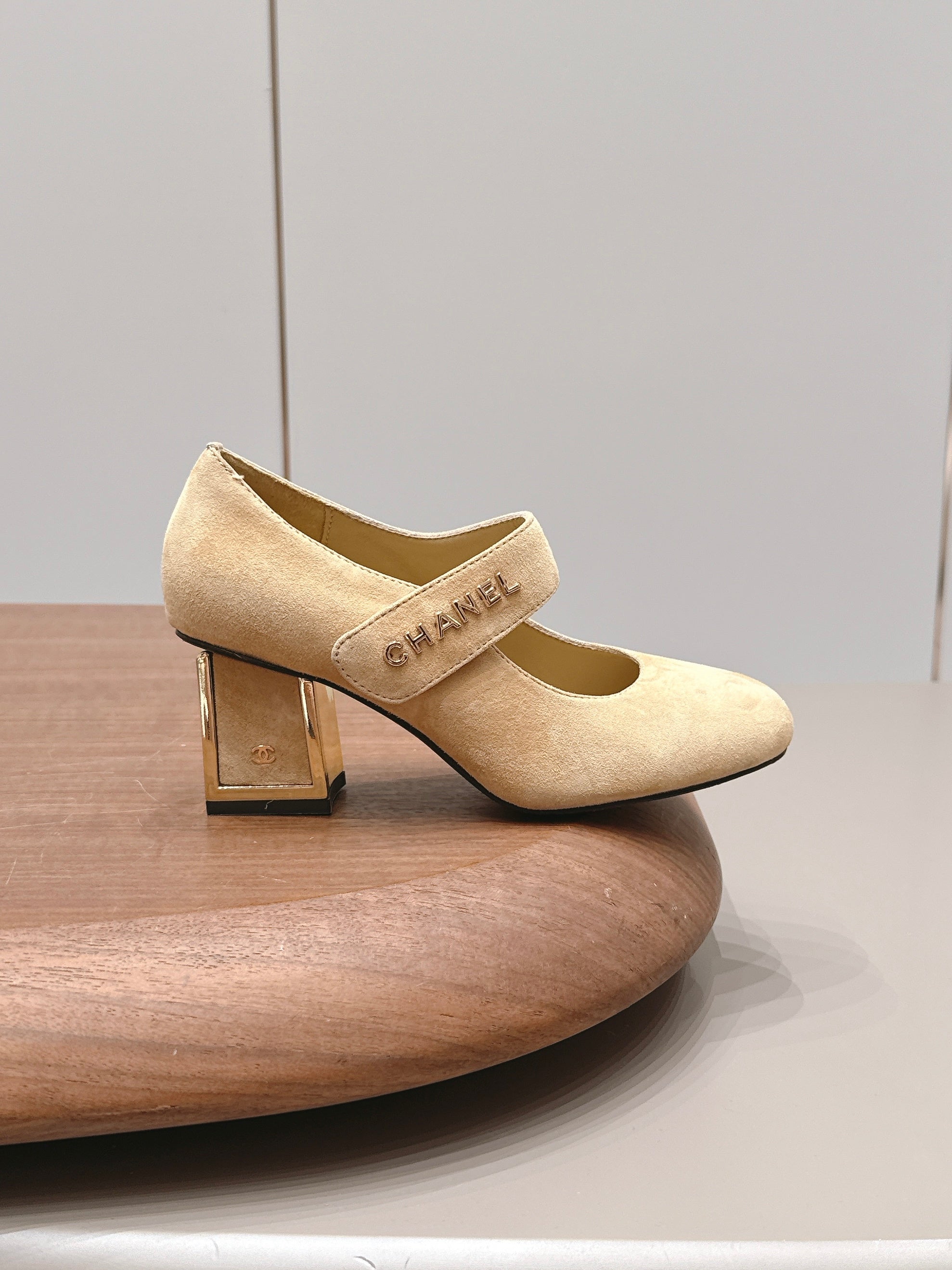 CHANEL 26S MARY JANE BLOCK HEEL PUMPS 80 MM IN BEIGE SUEDE