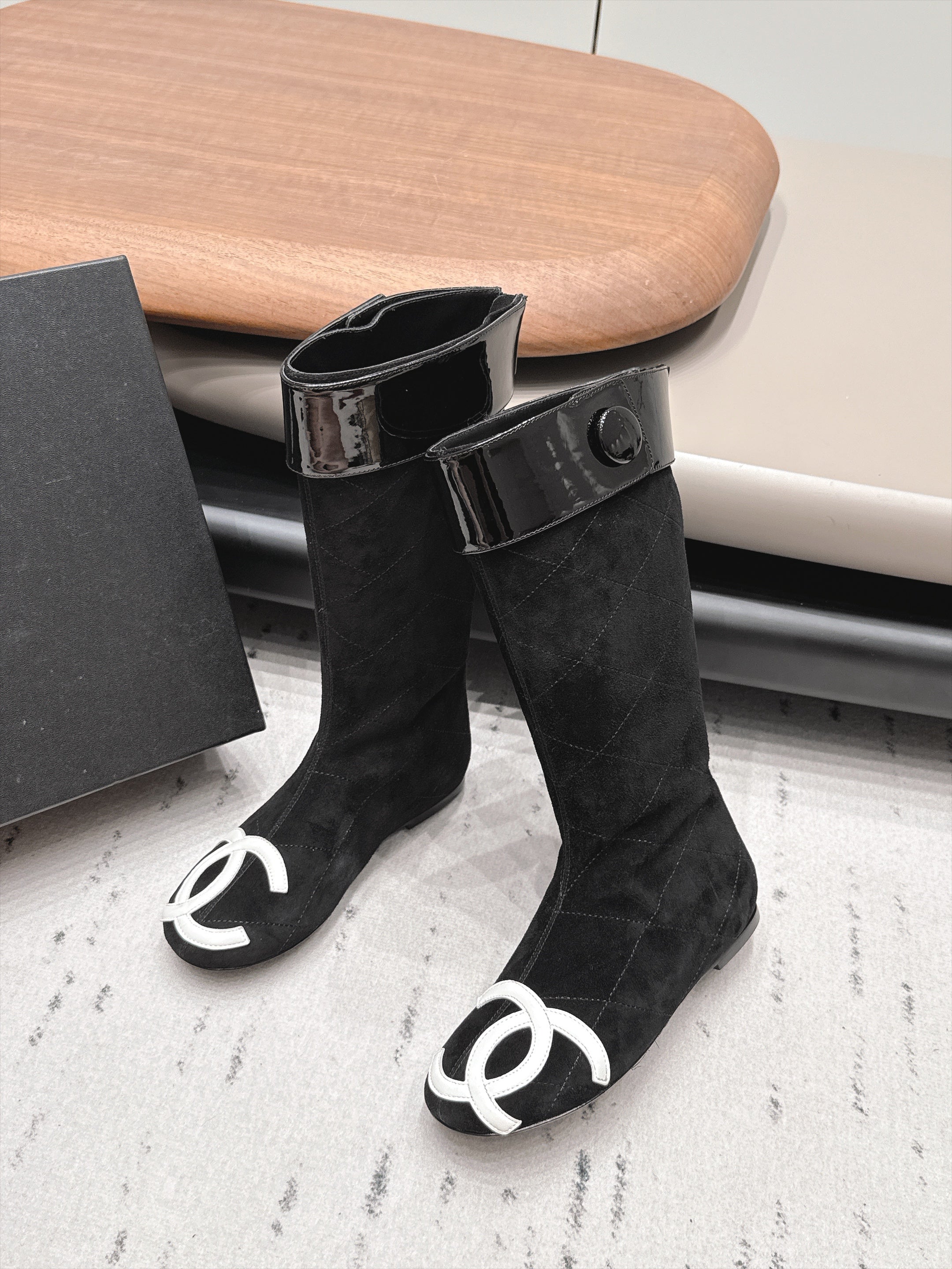 CHANEL 26S KNEE HIGH BOOTS IN BLACK SUEDE AND PATENT CUFF