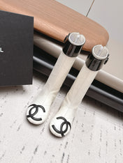 CHANEL 26S KNEE HIGH BOOTS IN WHITE QUILTED CALFSKIN AND BLACK PATENT CUFF