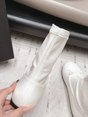 CHANEL 26S ANKLE BOOTS IN WHITE CALFSKIN LACE UP FRONT