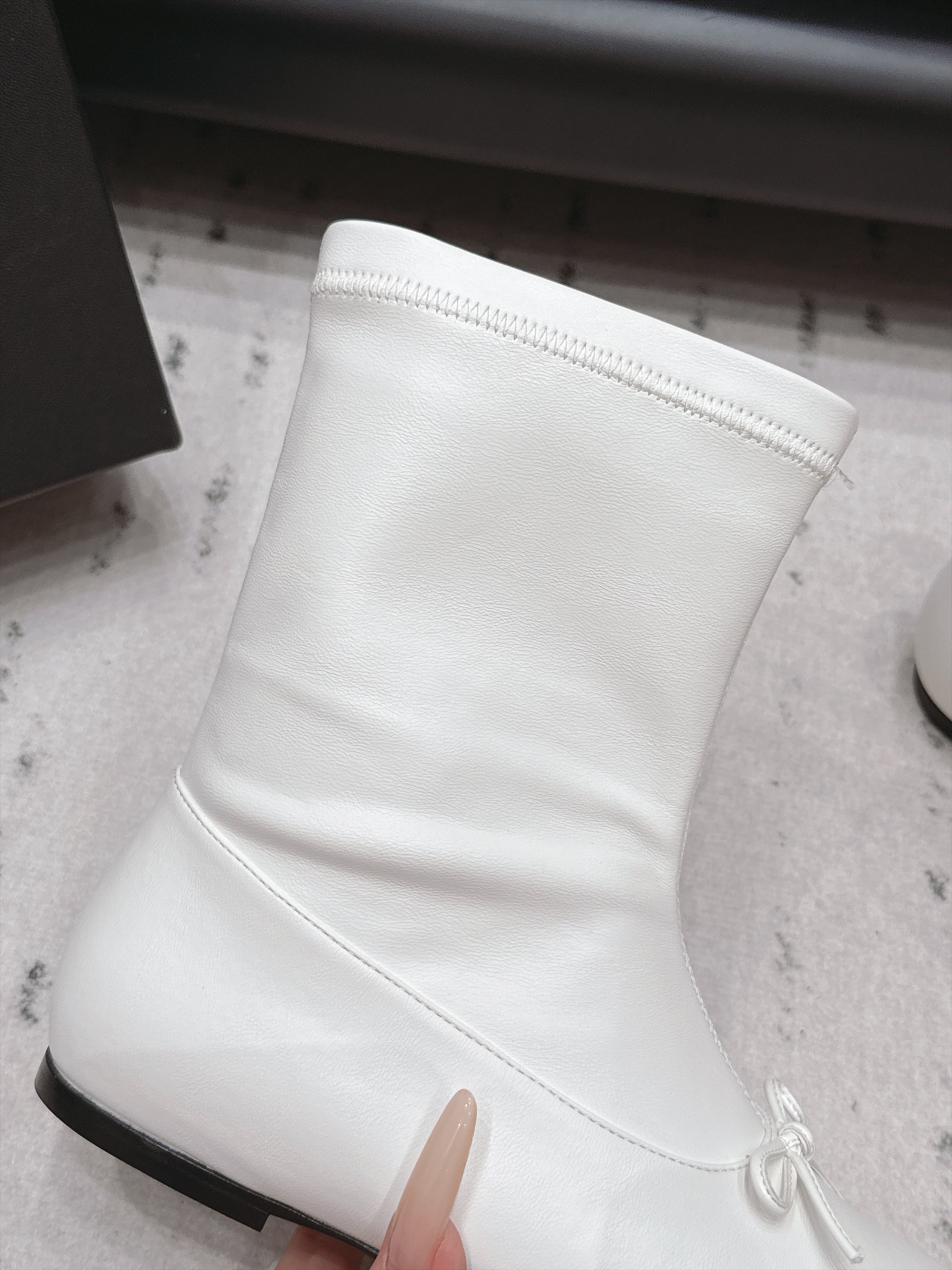 CHANEL 26S ANKLE BOOTS IN WHITE CALFSKIN LACE UP FRONT