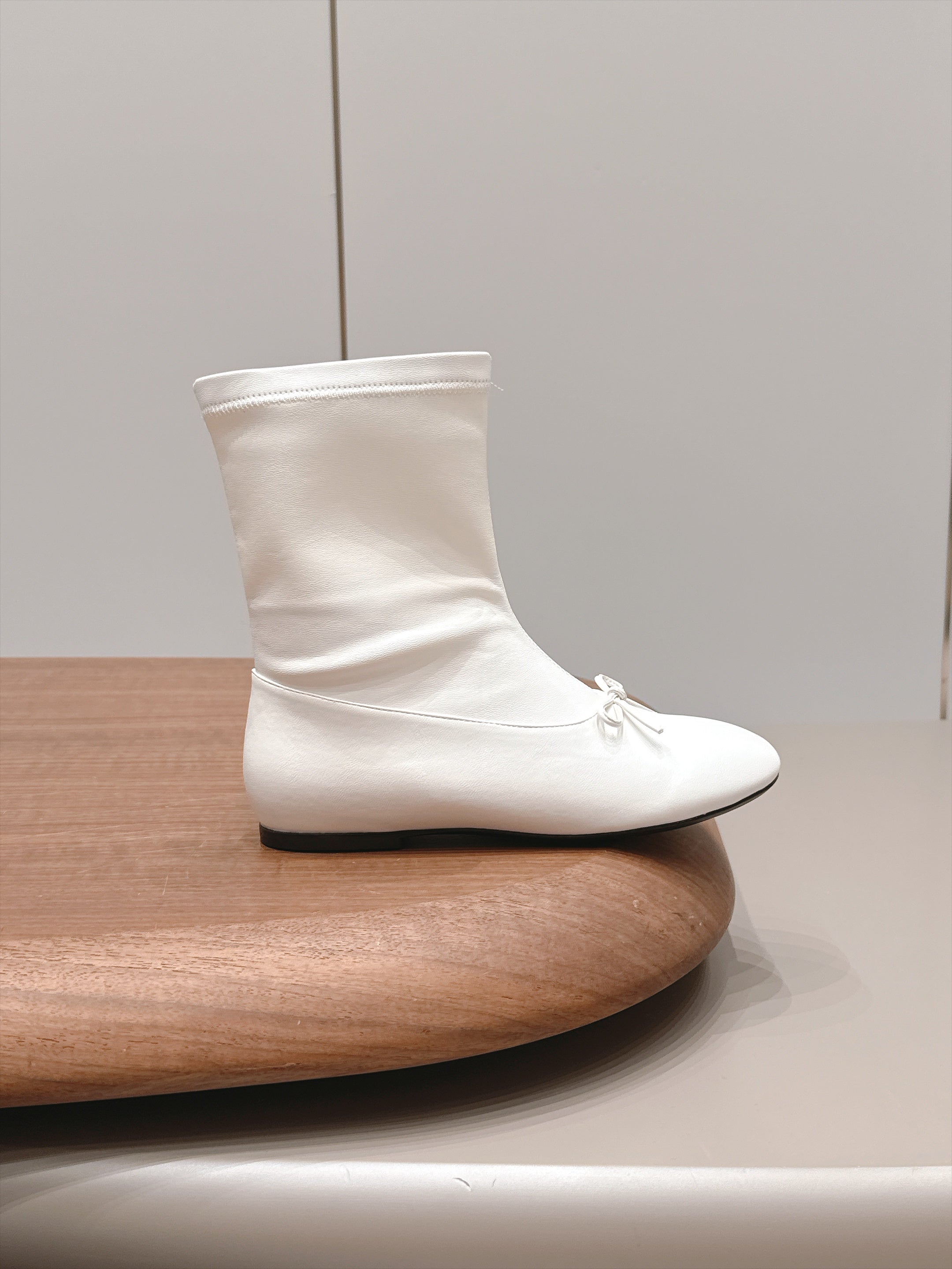 CHANEL 26S ANKLE BOOTS IN WHITE CALFSKIN LACE UP FRONT
