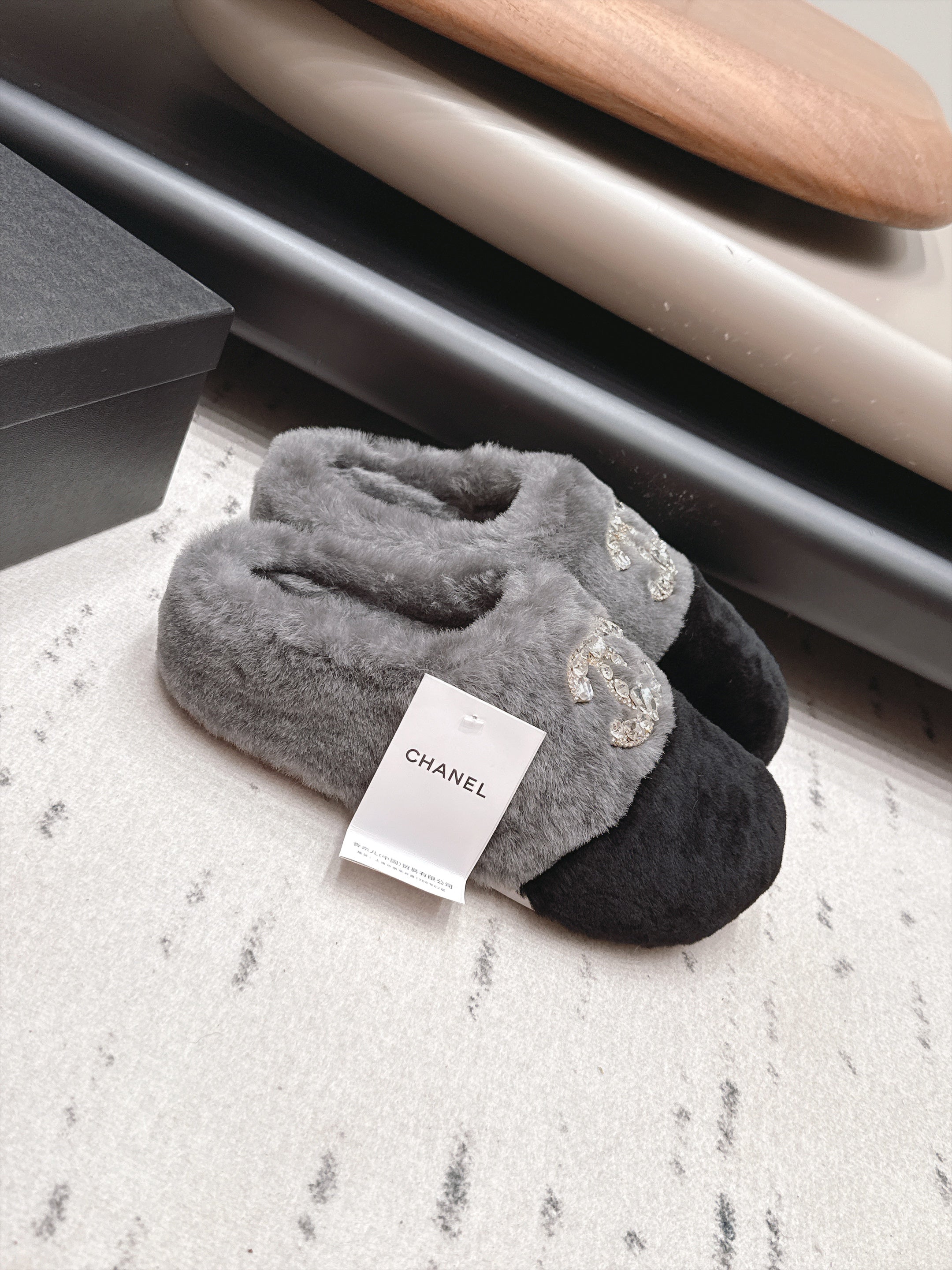 CHANEL 26S MULES IN GREY AND BLACK SHEARLING WITH ROUND TOE