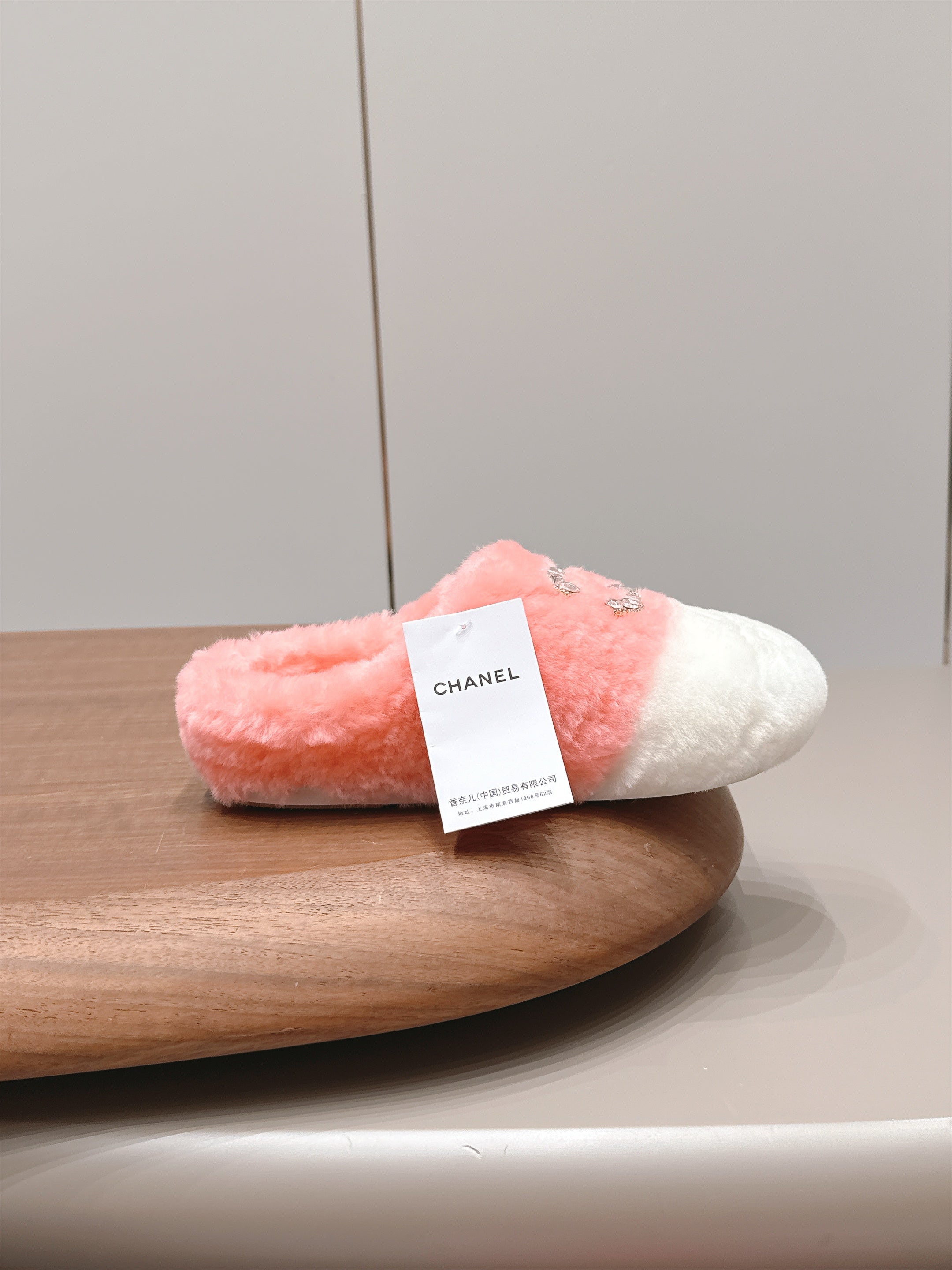 CHANEL 26S MULES IN LIGHT PINK AND WHITE SHEARLING WITH ROUND TOE