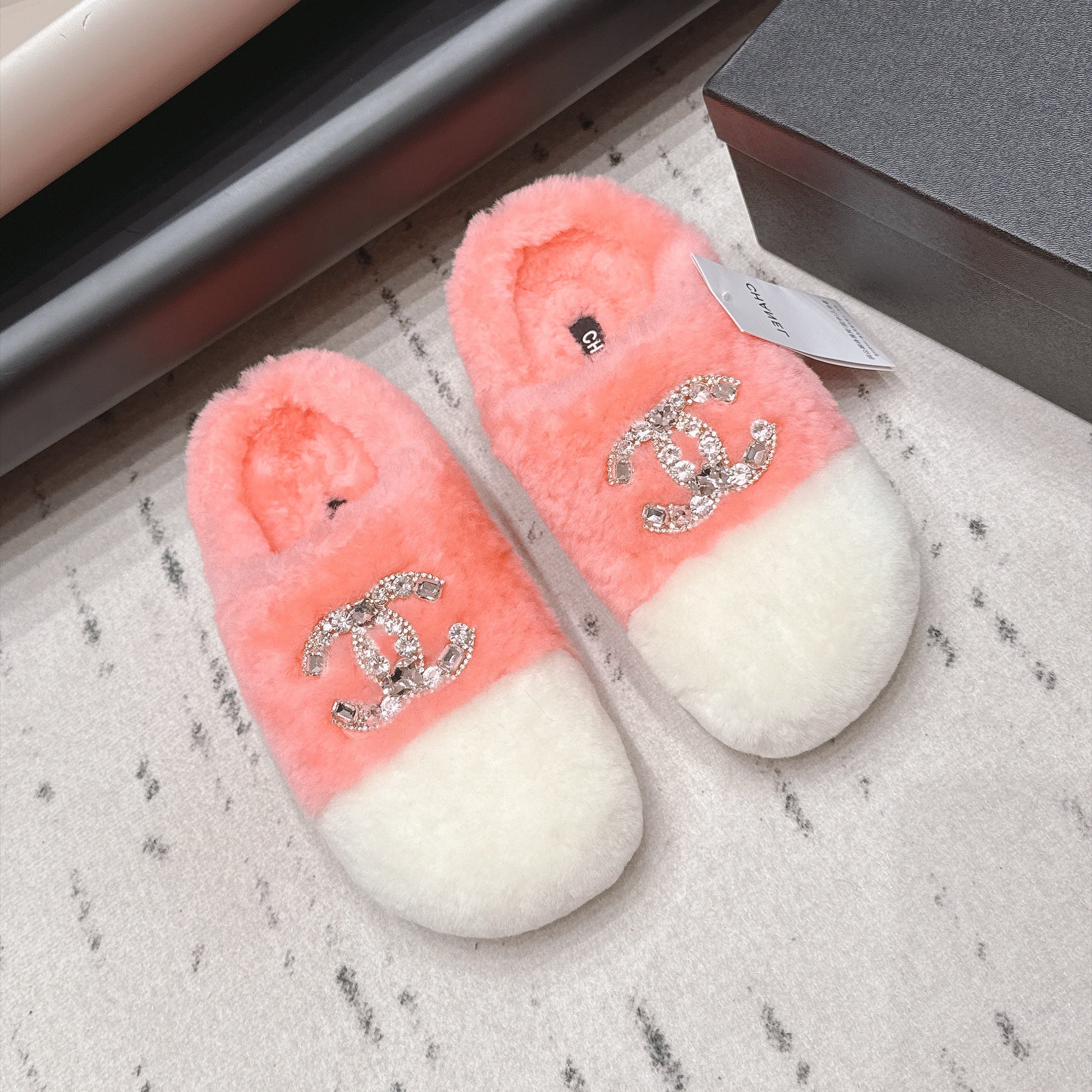 CHANEL 26S MULES IN LIGHT PINK AND WHITE SHEARLING WITH ROUND TOE