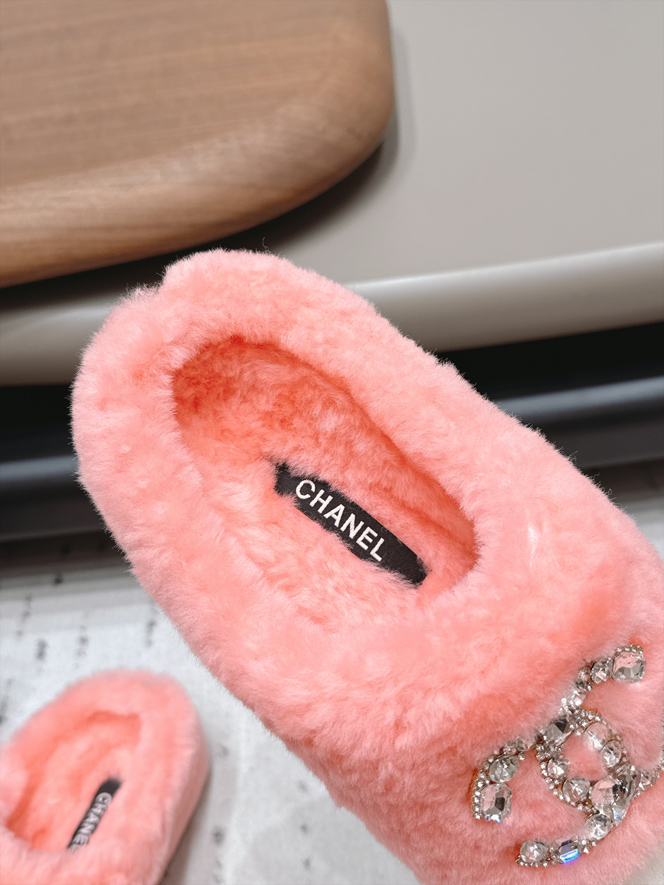 CHANEL 26S MULES IN LIGHT PINK AND WHITE SHEARLING WITH ROUND TOE