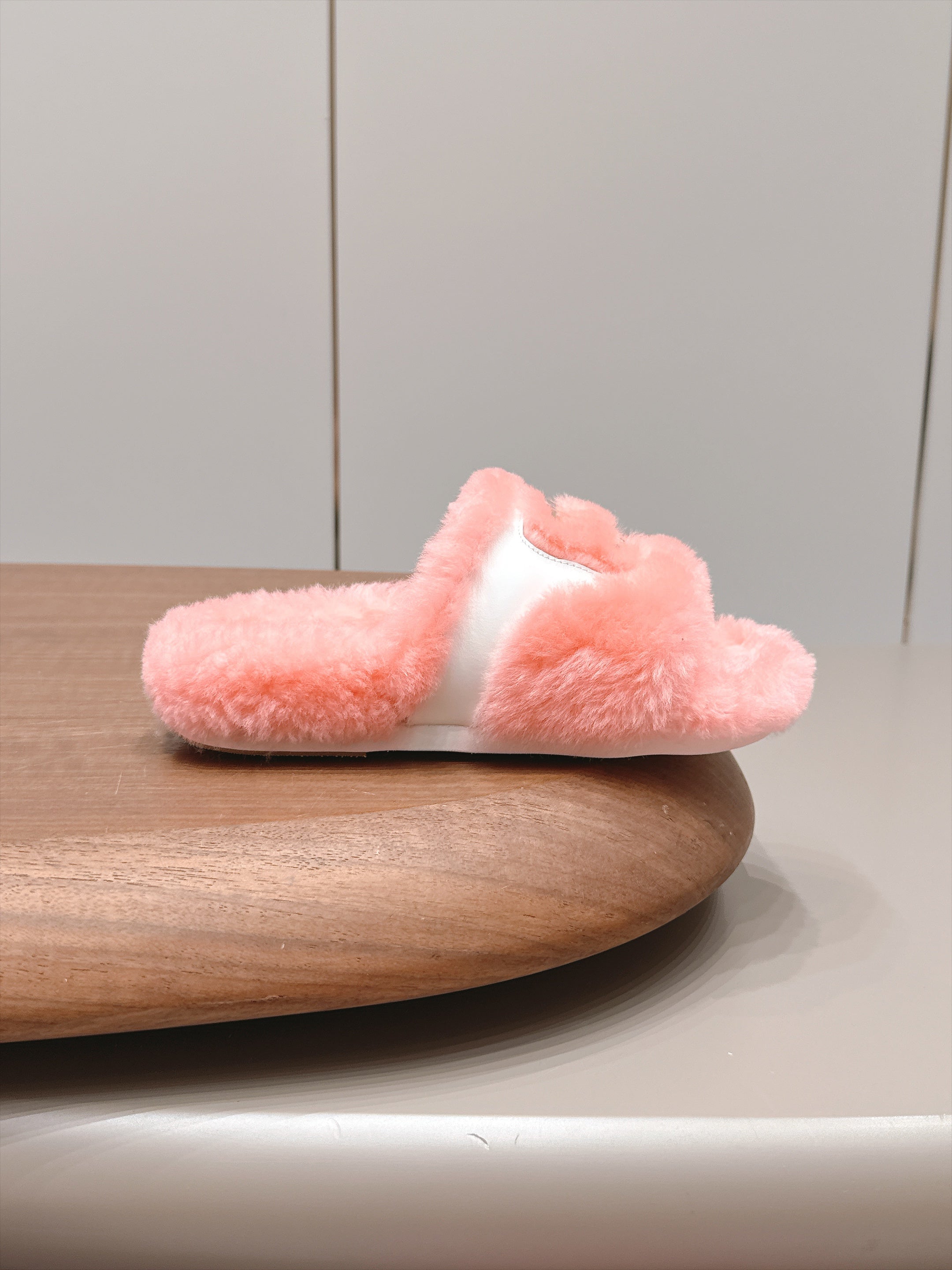 CHANEL 26S SLIDE SANDALS IN LIGHT PINK SHEARLING AND BLACK STRAP