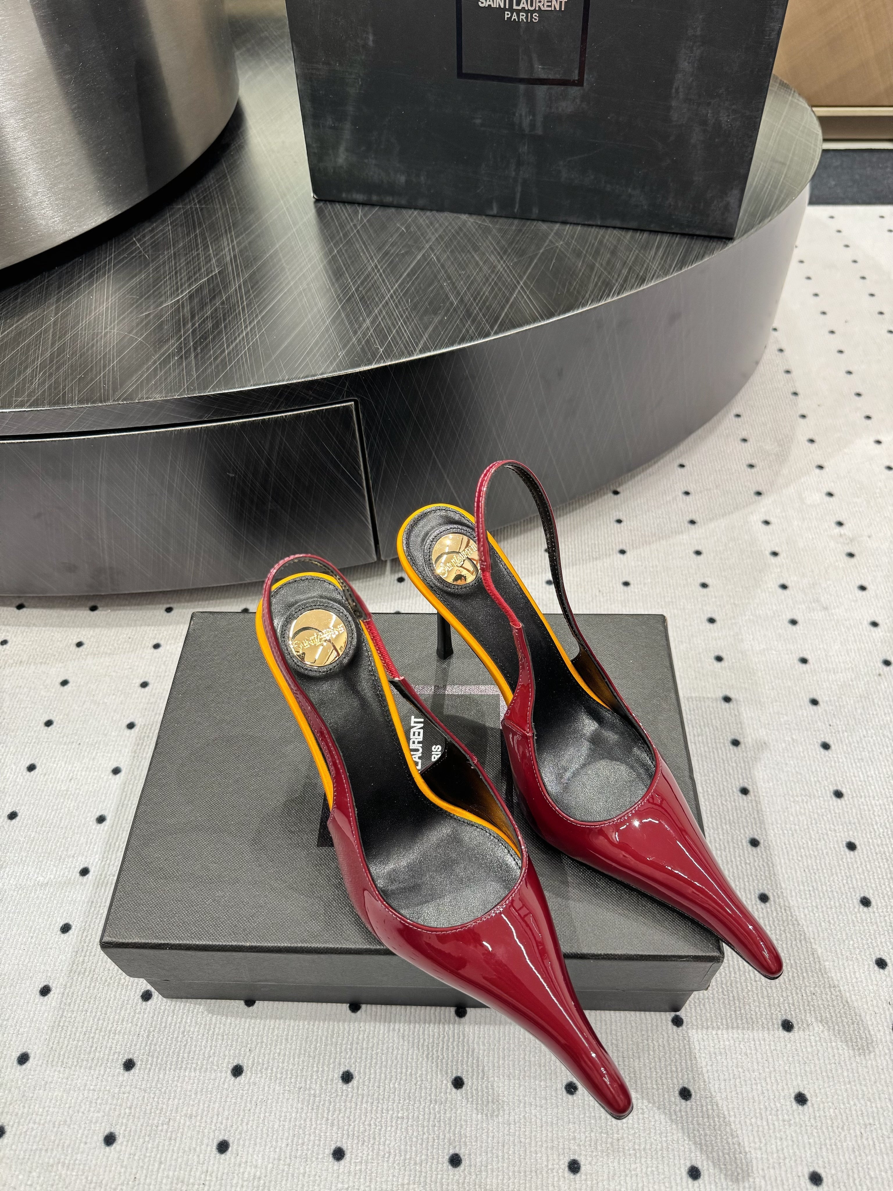 YSL 26S POINTED-TOE SLINGBACK HEELS 105 MM IN DARK RED AND ORANGE PATENT CALFSKIN STYLE 3