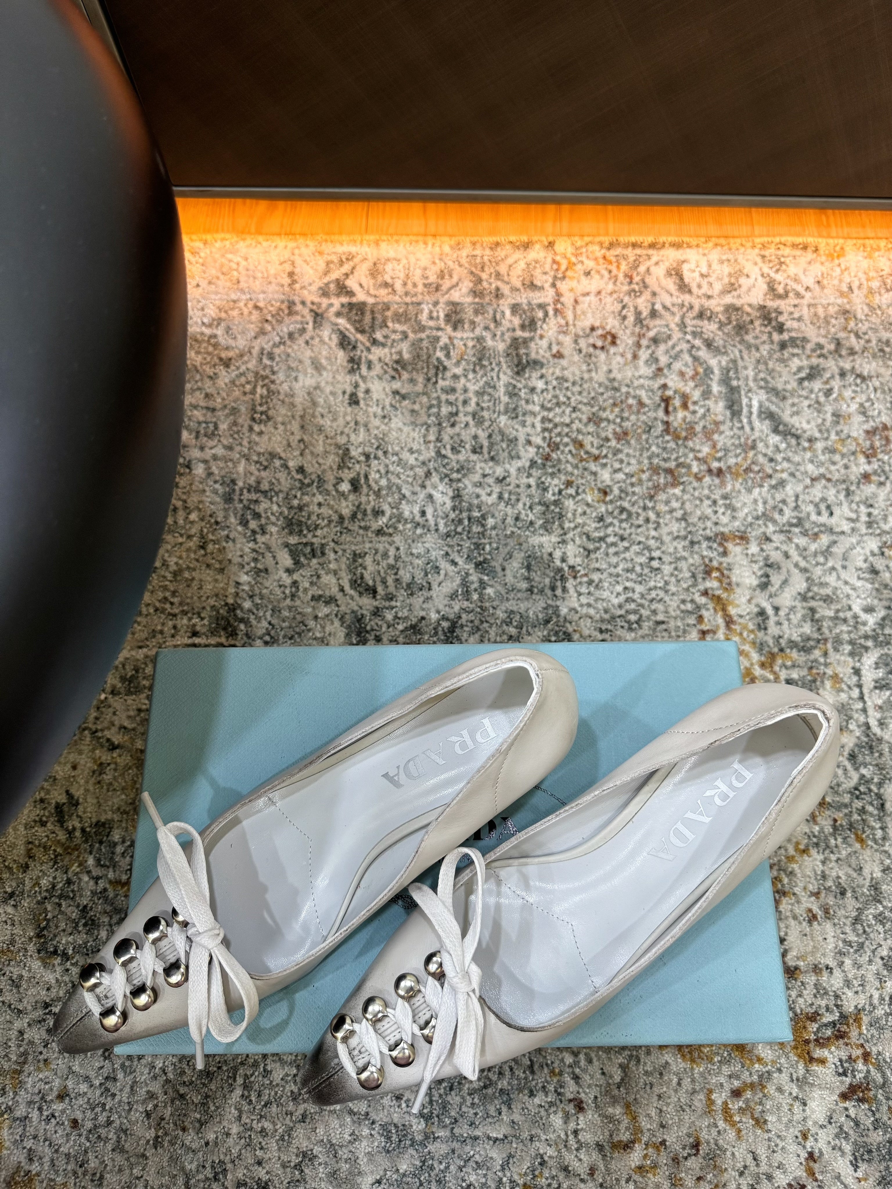 PRADA 26S POINTED TOE LACE UP STUDDED PUMPS 55MM IN WHITE CALFSKIN
