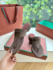 LP THONG SANDALS 25S IN ASH BROWN SUEDE