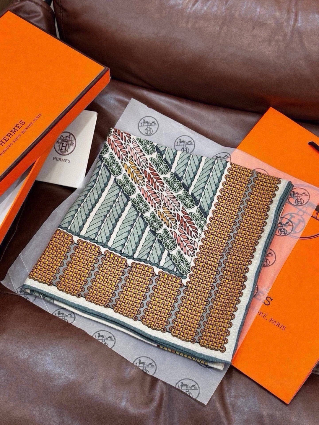 HERMES 26S SCARF 135 IN SILK AND CASHMERE 492305