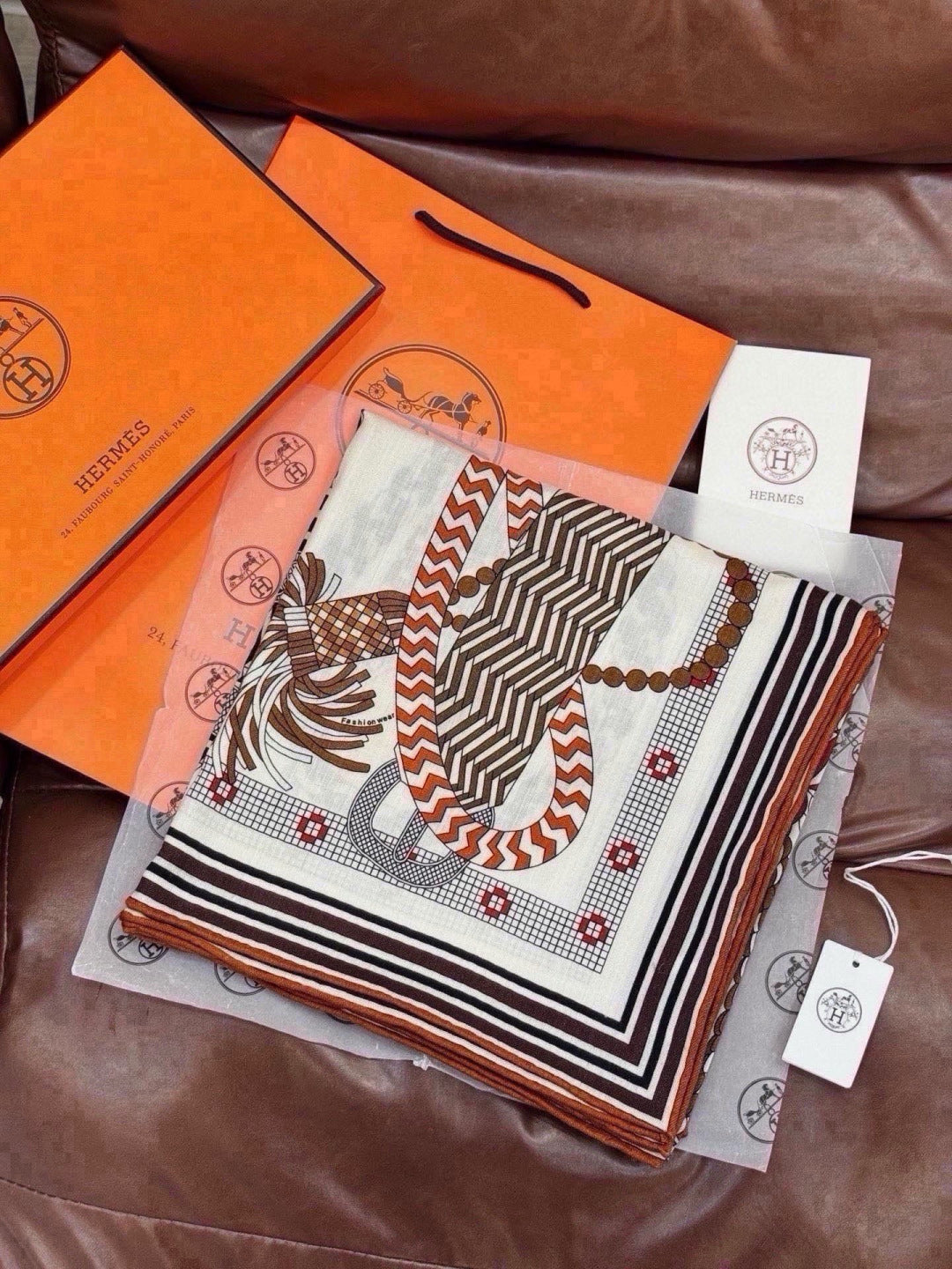 HERMES 26S PATTERNED SCARF 135 IN SILK AND CASHMERE 502436