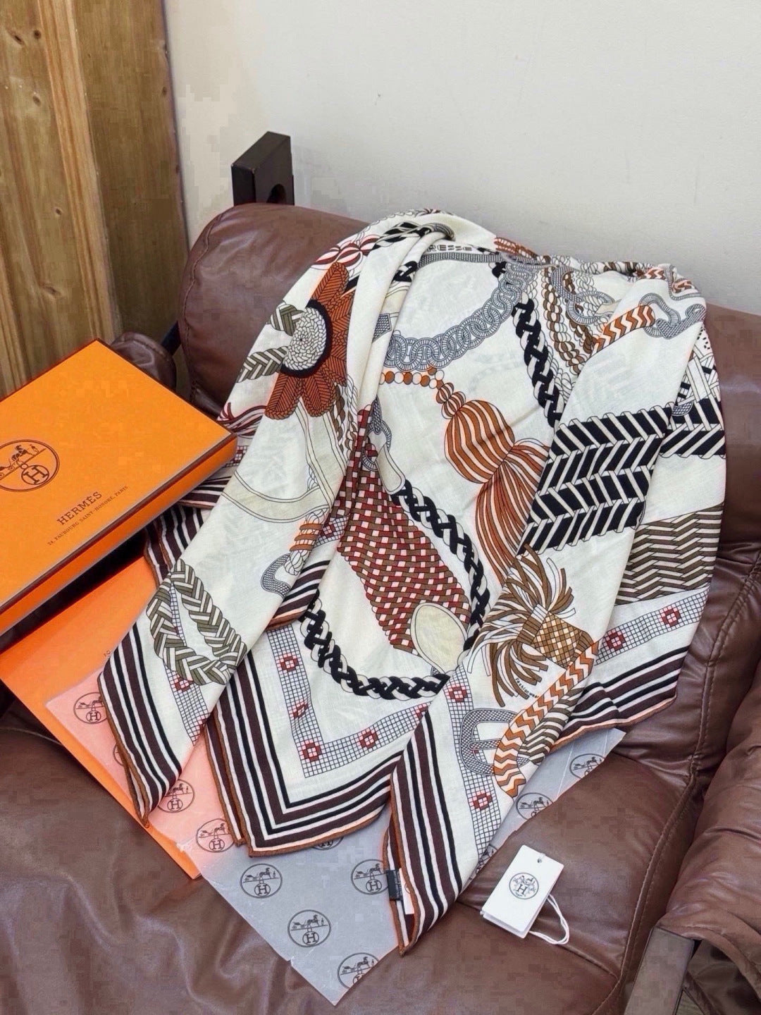 HERMES 26S PATTERNED SCARF 135 IN SILK AND CASHMERE 502436