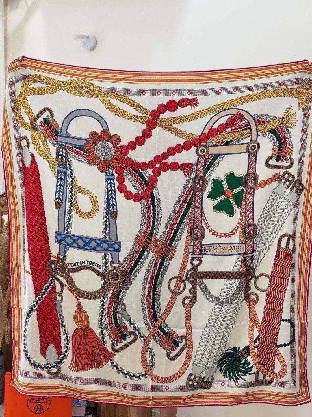 HERMES 26S PATTERNED SCARF 135 IN SILK AND CASHMERE 502437