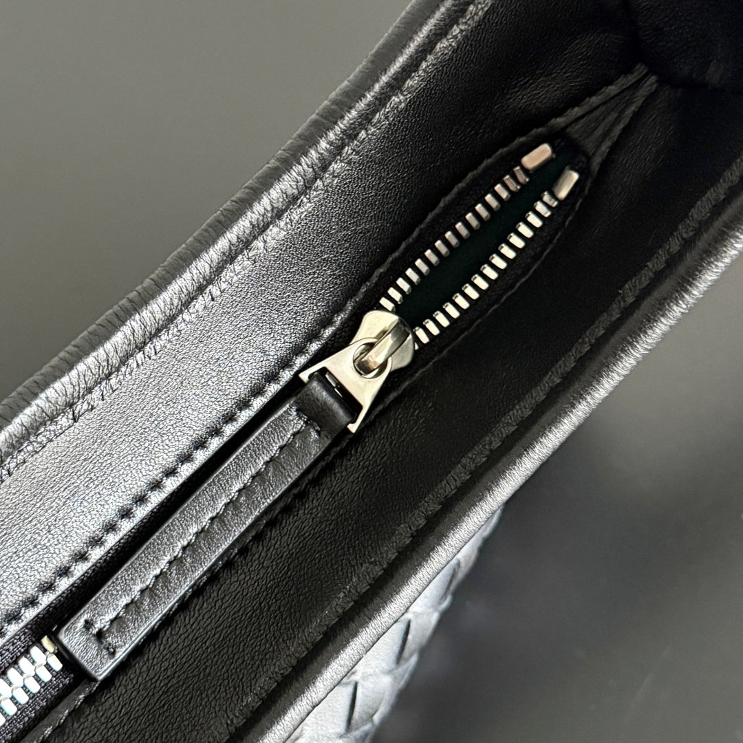 BOTTEGA VENETA 25S VENETO BAG 27 IN BLACK CALFSKIN SILVER HARDWARE
