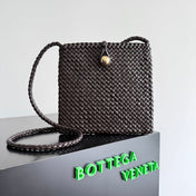 BOTTEGA VENETA 25S TOSCA BAG 19 IN DARK BROWN CALFSKIN GOLD HARDWARE