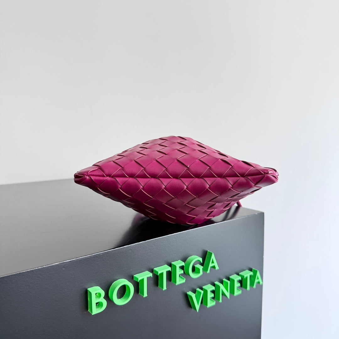 BOTTEGA VENETA 25S SMALL DUSTBAG 21 IN DARK PINK LAMBSKIN