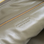 BOTTEGA VENETA 25S SMALL JODIE 48 IN ARMY GREEN CALFSKIN GOLD HARDWARE