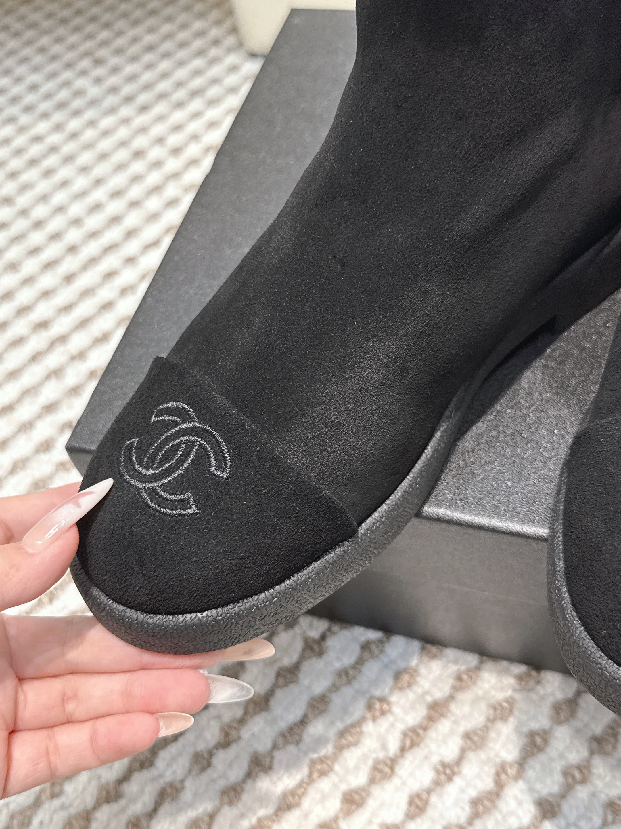 CHANEL 25S CALF-HIGH BOOTS IN BLACK SUEDE LINED WITH SHEEPSKIN